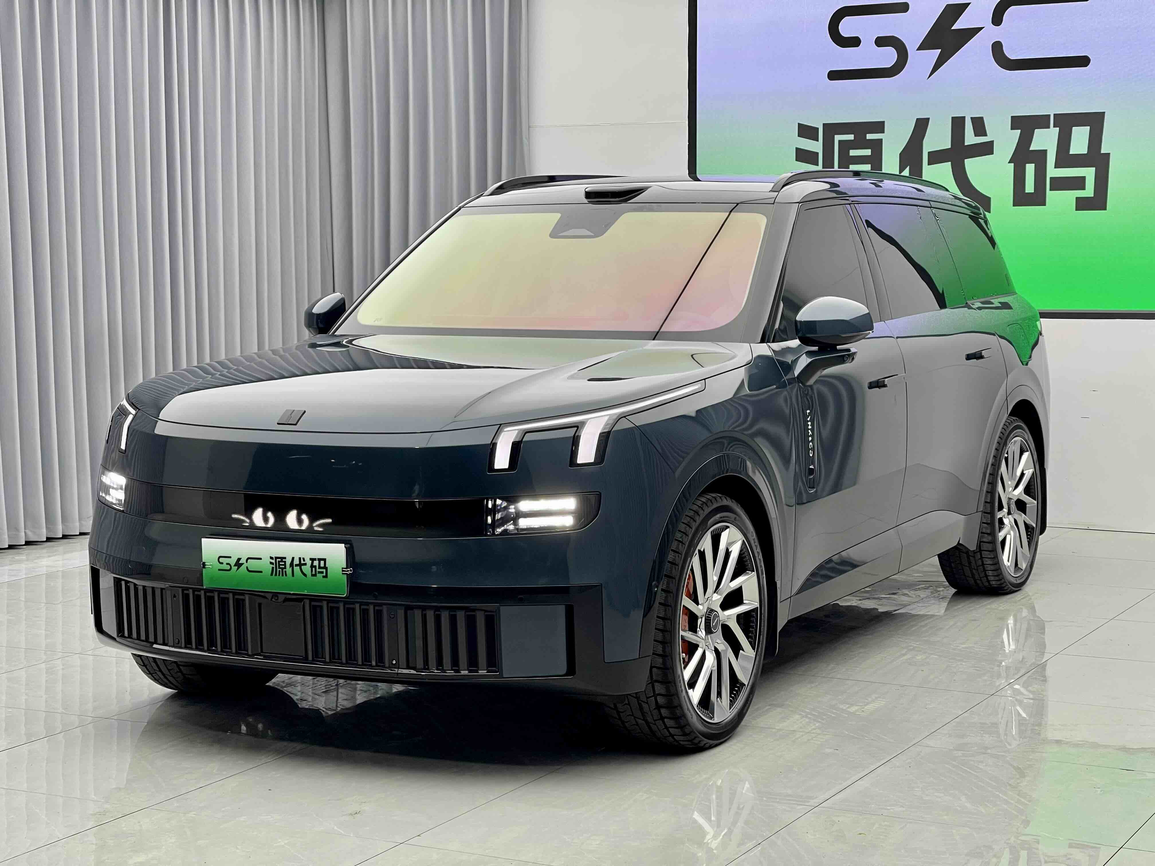Lynk & Co 900 2025 Lynk & Co 900 2025 car image