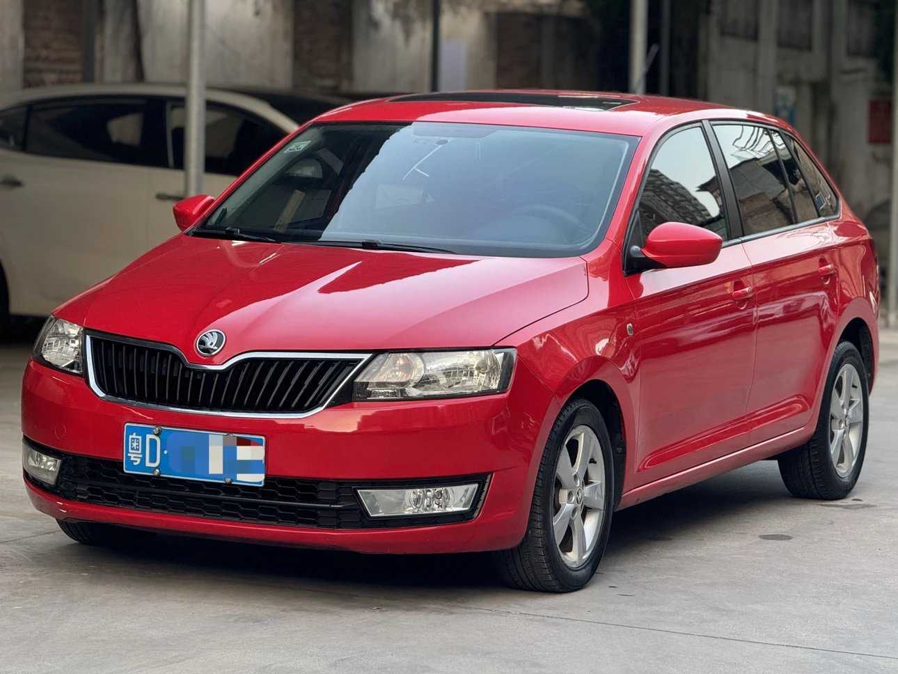 Skoda Rapid Spaceback 2015 Skoda Rapid Spaceback 2015 car image