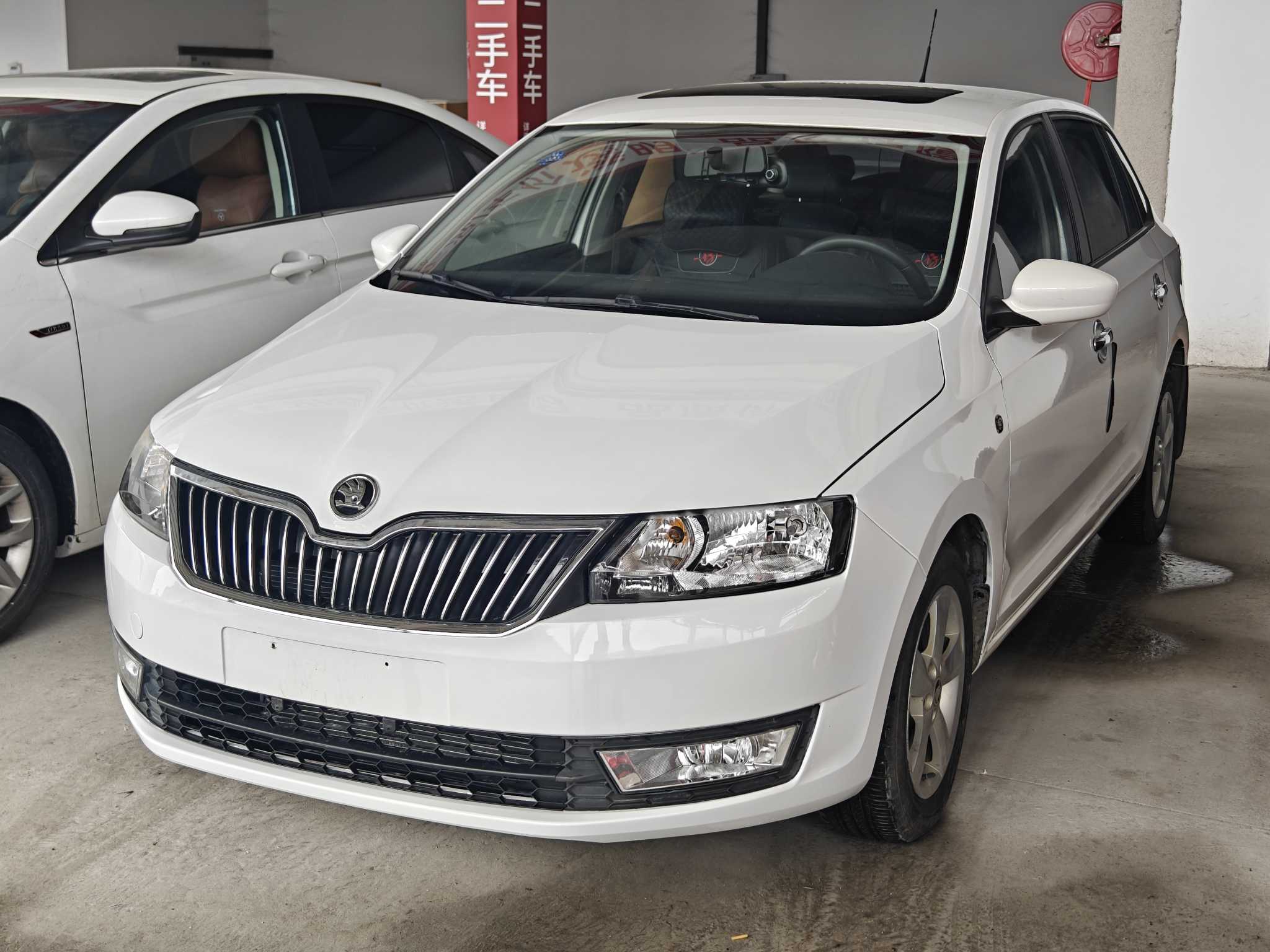 Skoda Rapid Spaceback 2014 Skoda Rapid Spaceback 2014 car image