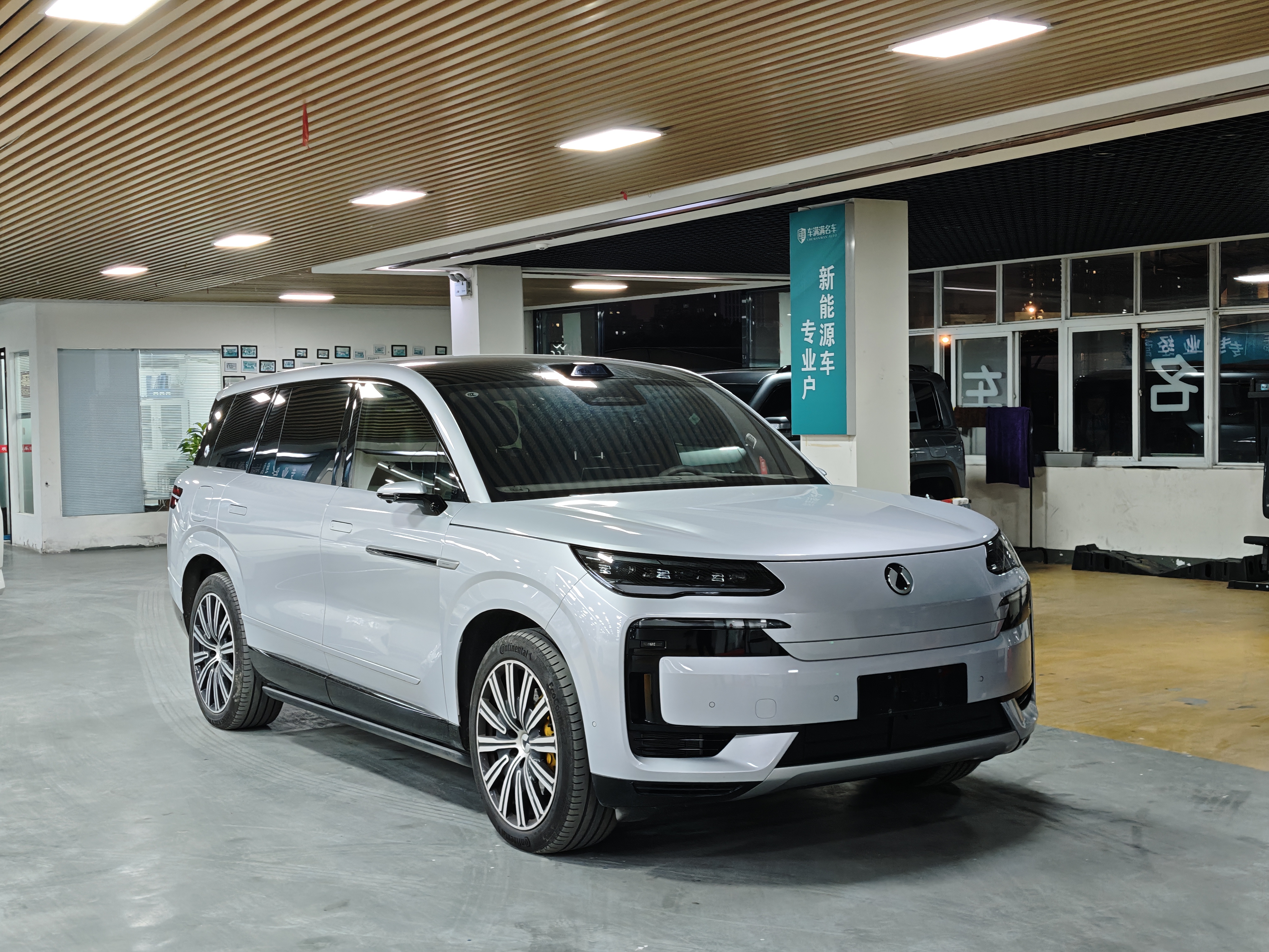 Denza N9 2025 immagine di auto 