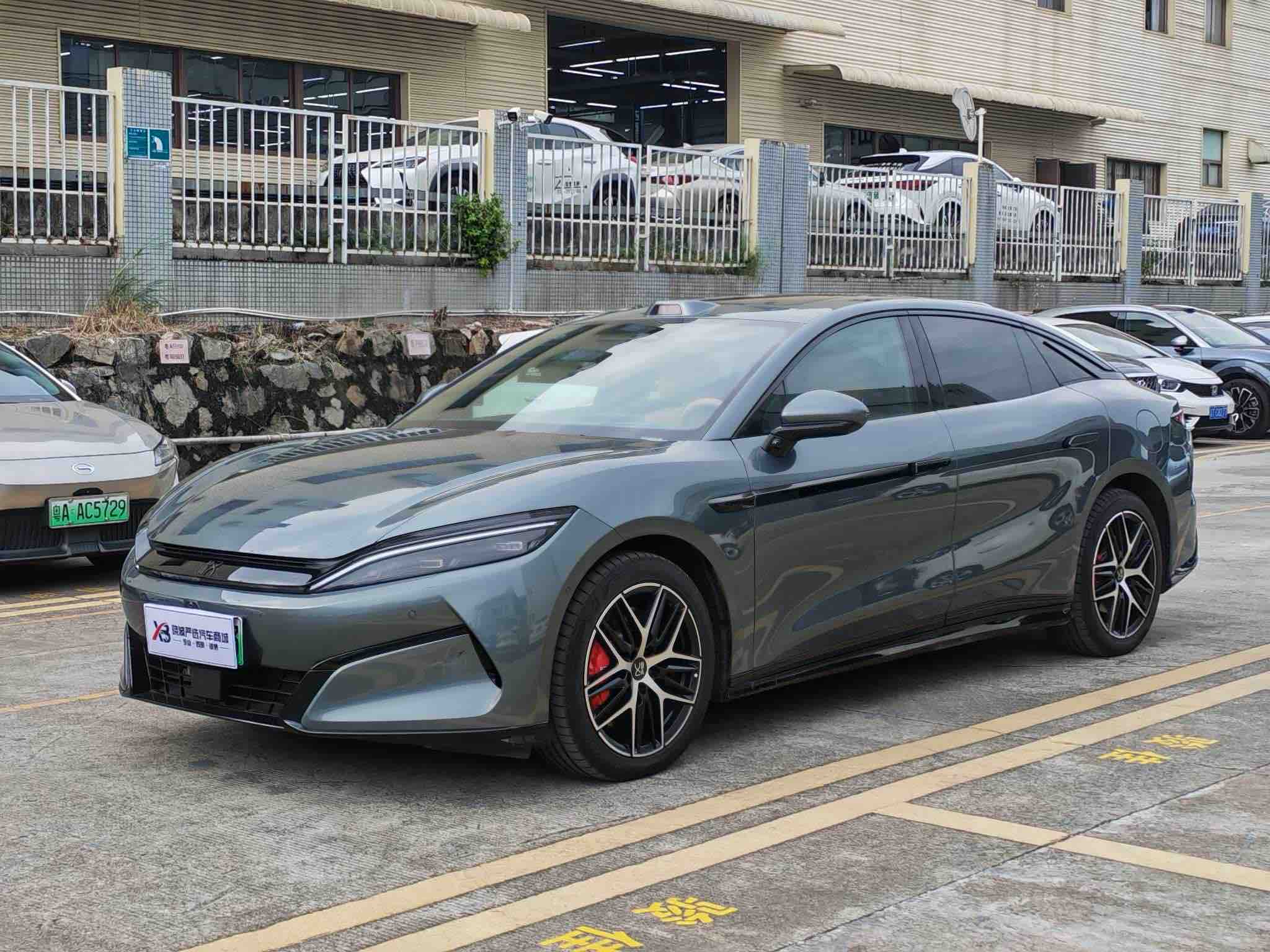 BYD HanL 2025 car image 