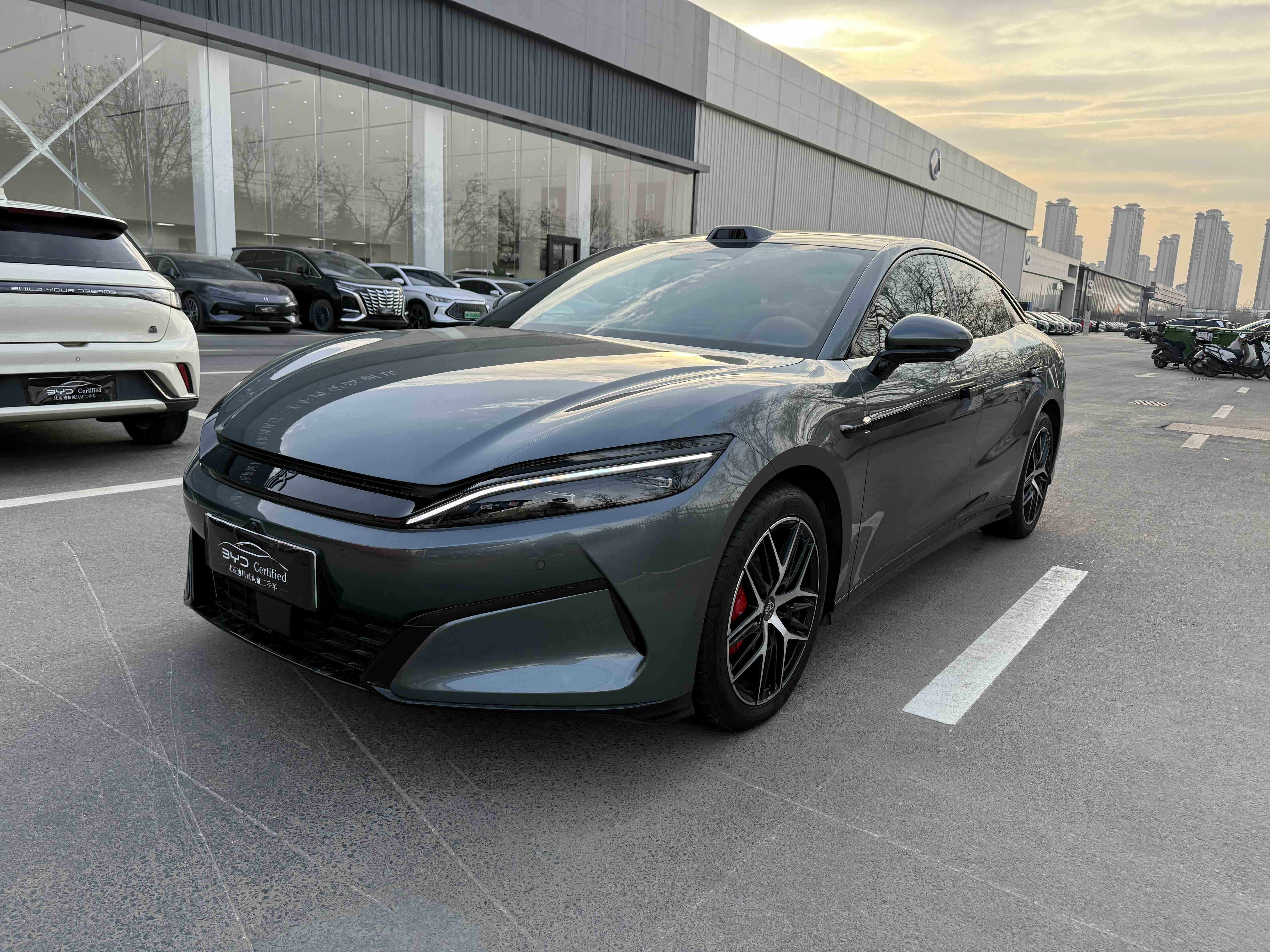 BYD HanL 2025 car image 