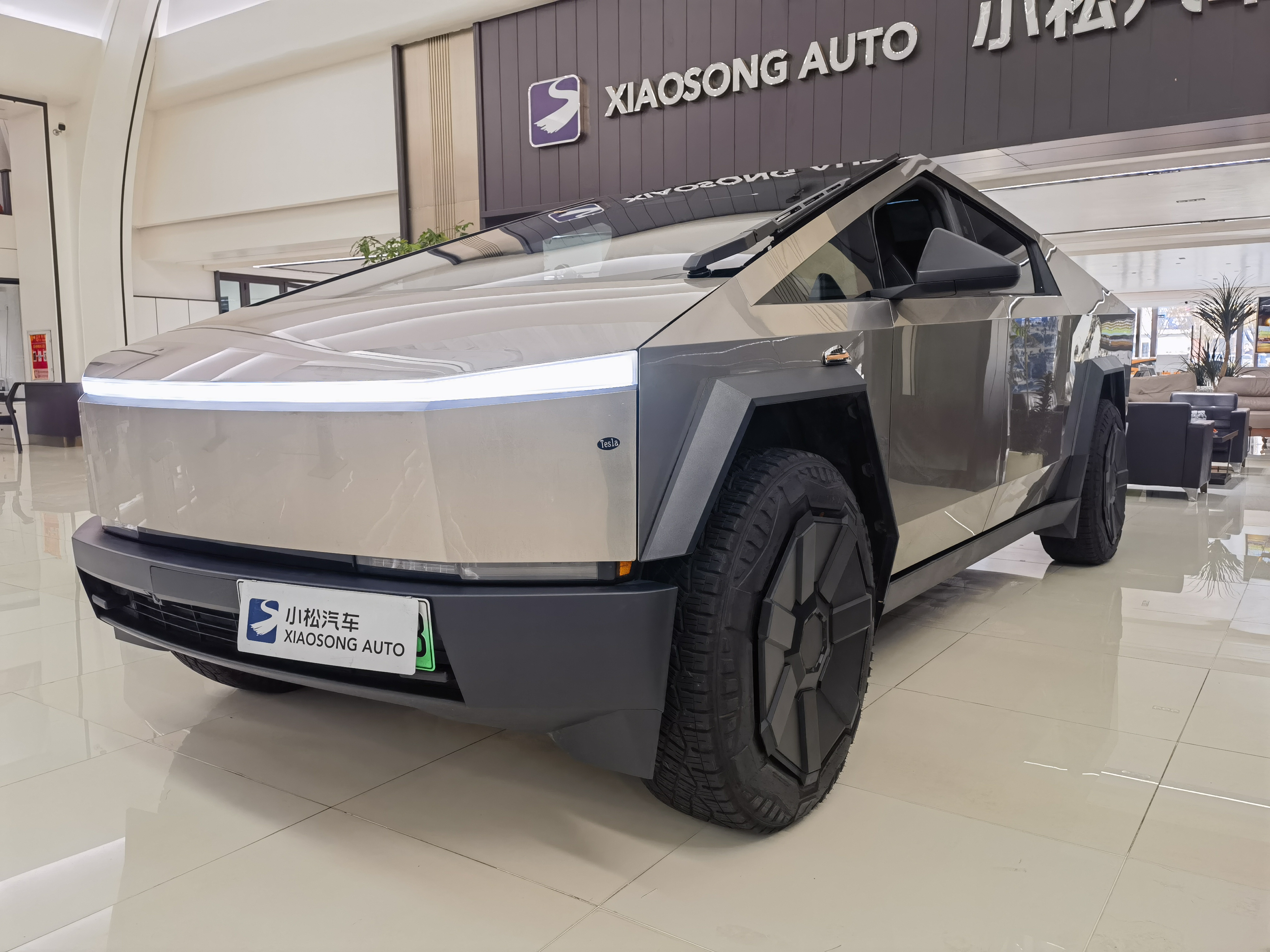 Tesla Cybertruck 2025 汽车图片 