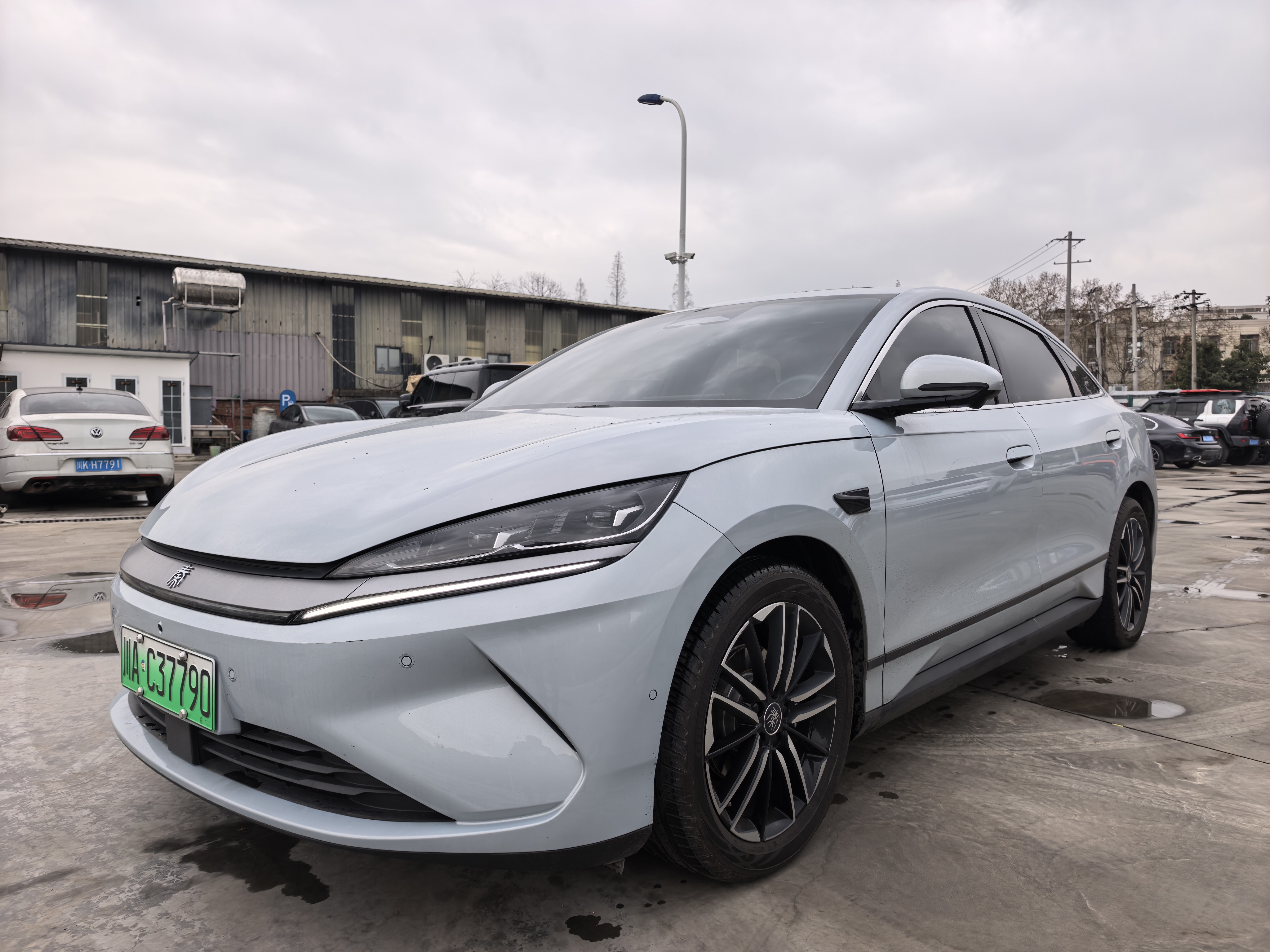BYD Qin L 2025 immagine di auto 