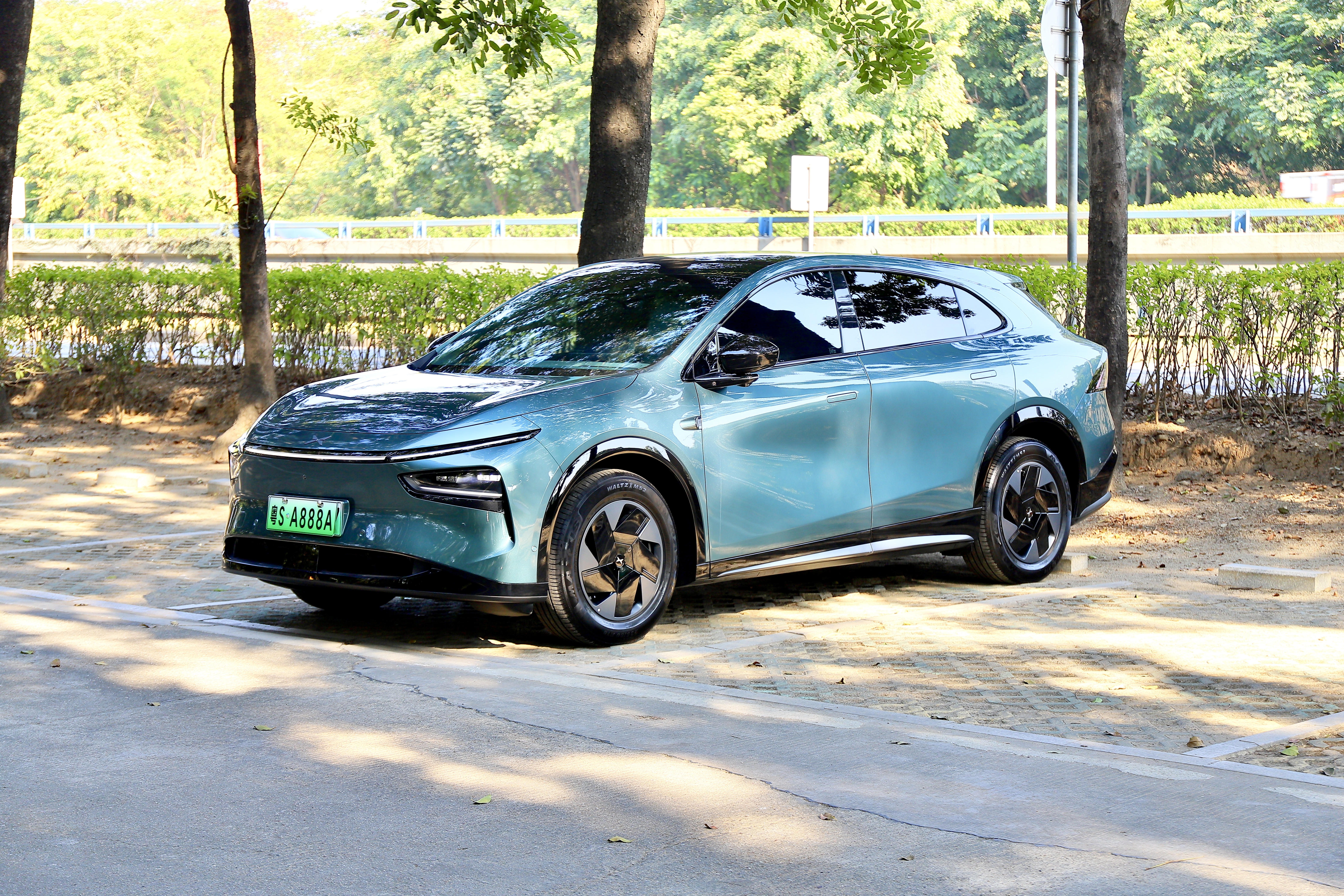 Xpeng G7 2025 汽车图片 