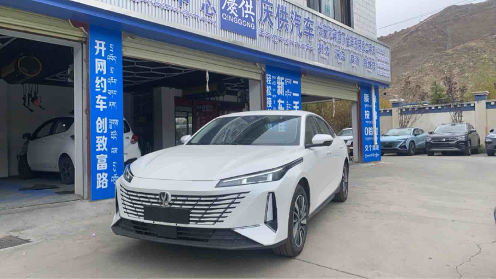 Changan EadoPHEV 2025 car image 