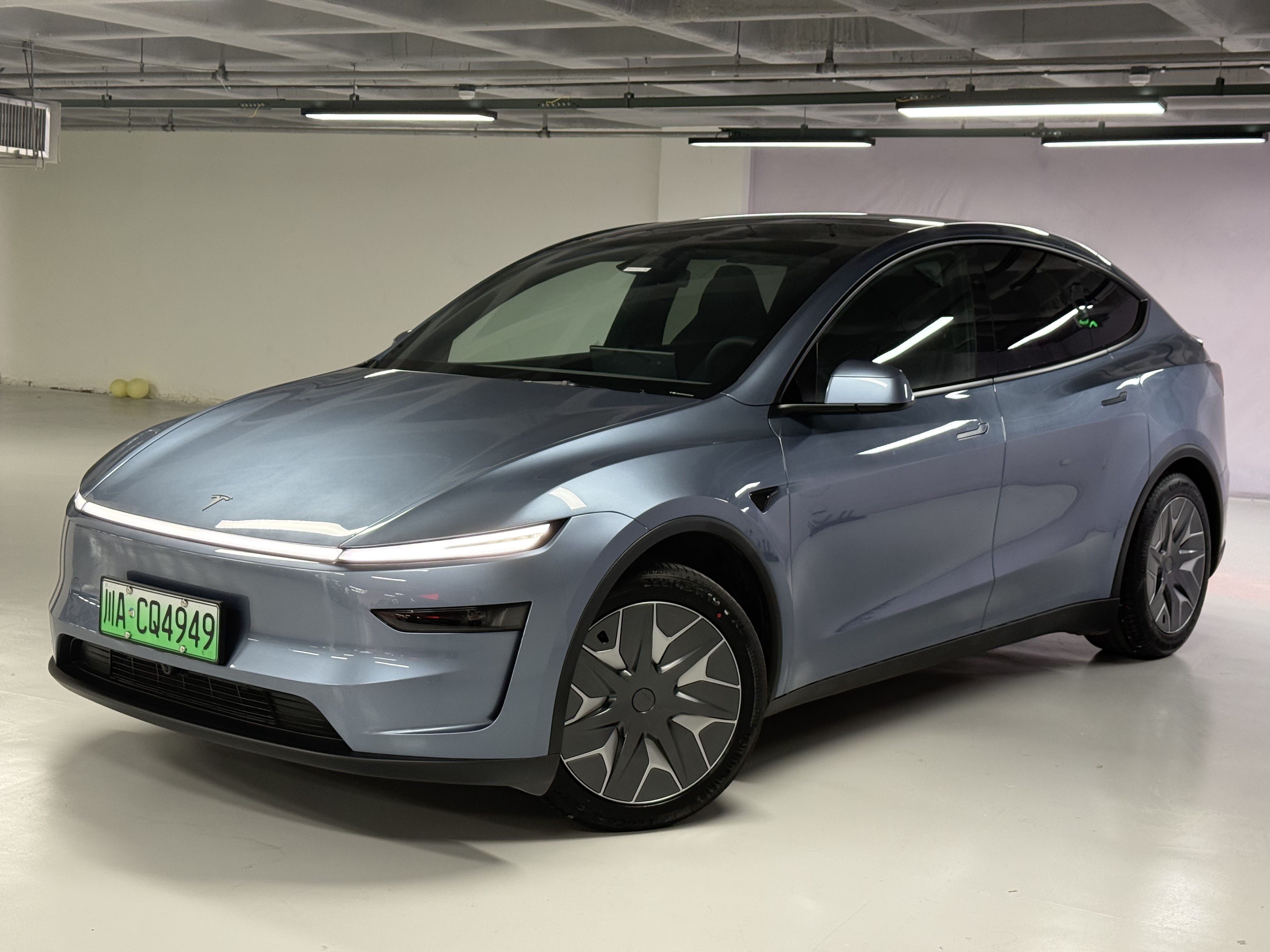 Tesla Model Y L 2025 汽车图片 
