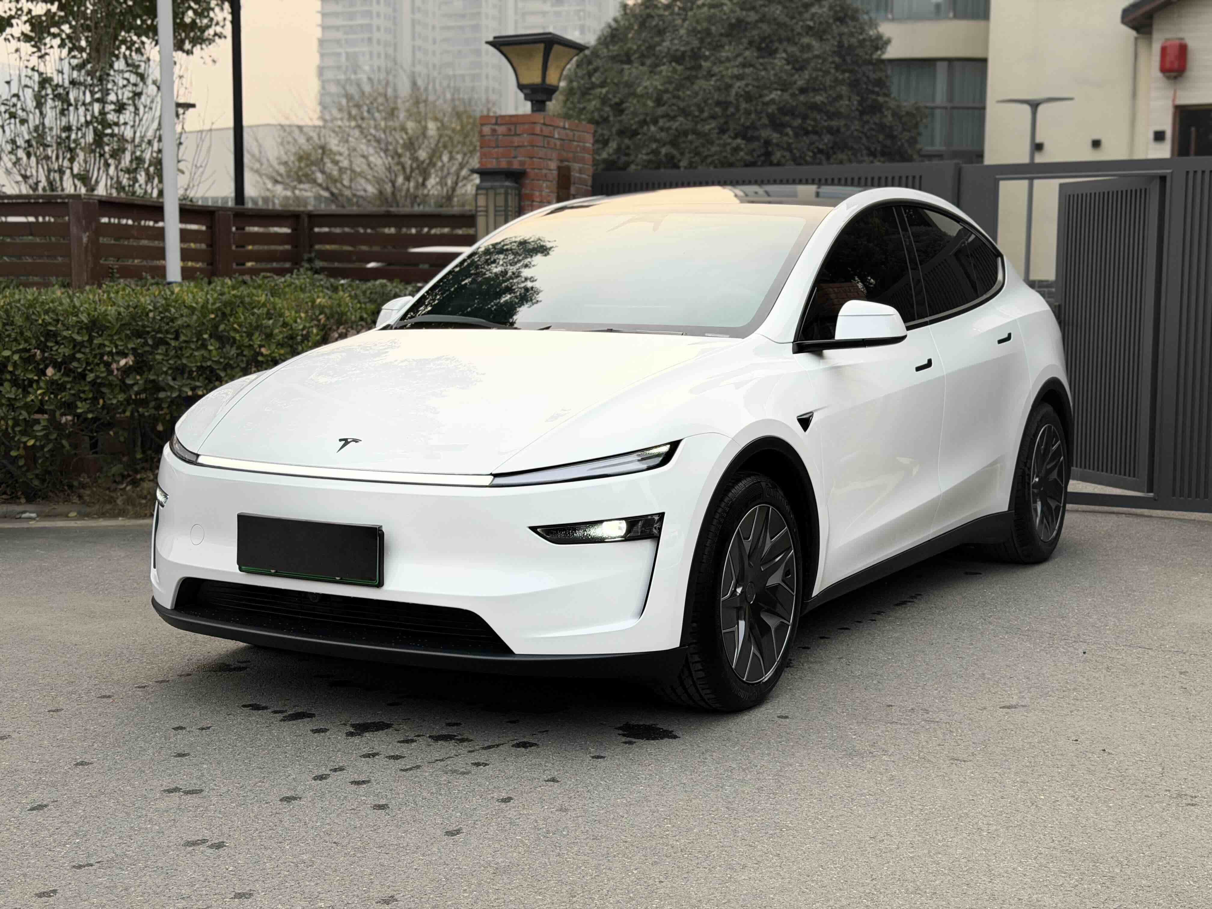 Tesla Model Y L 2025 汽车图片 