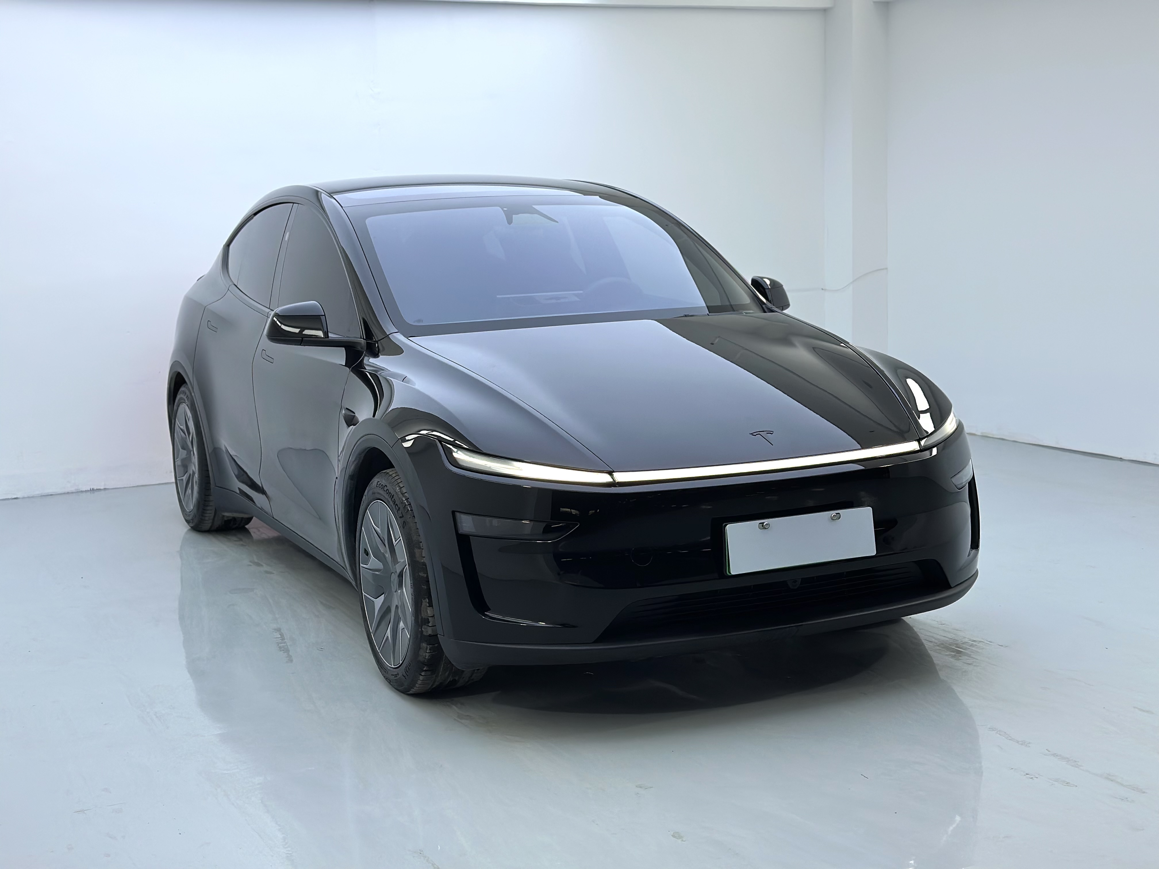 Tesla Model Y L 2025 汽车图片 