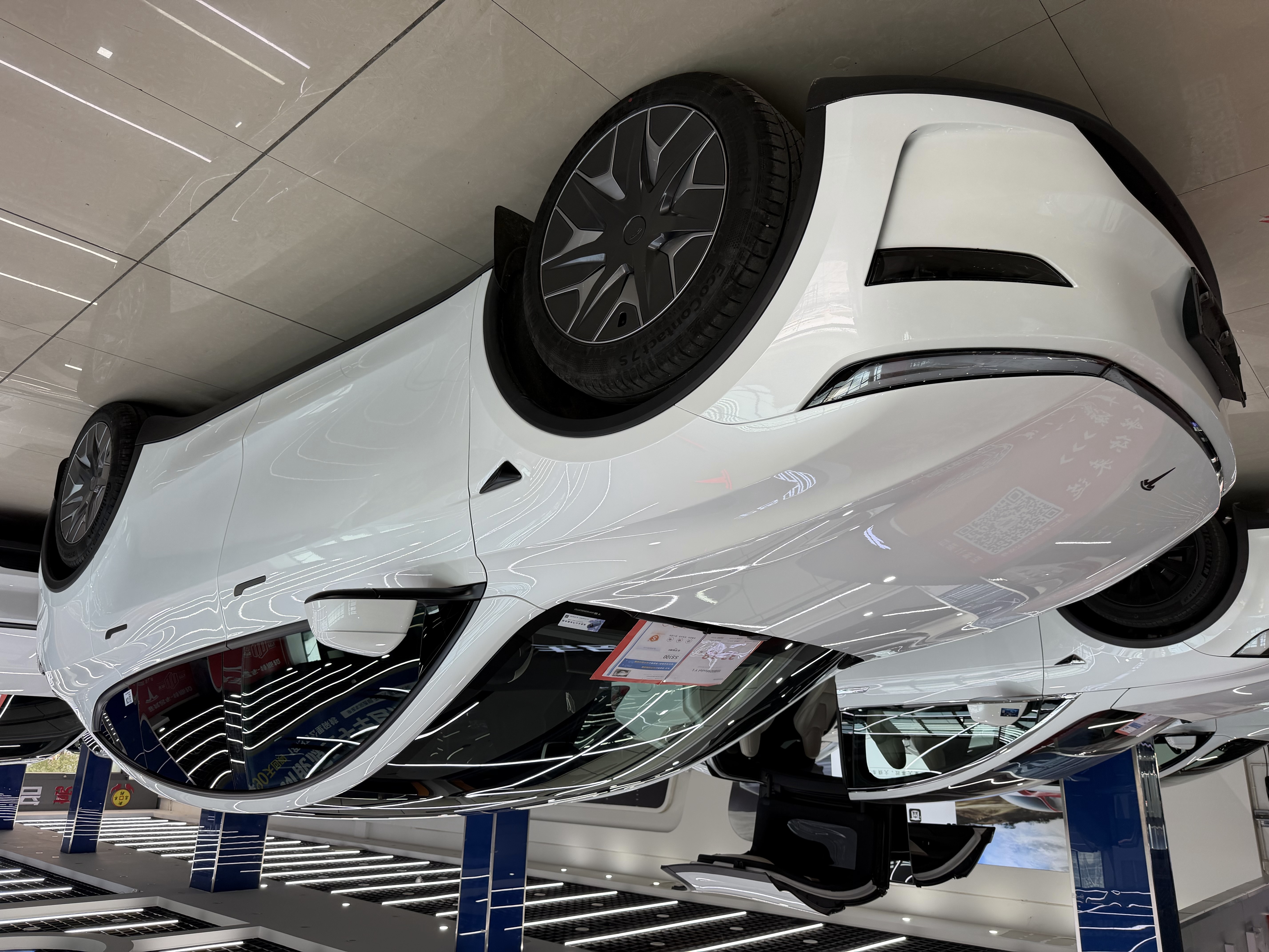 Tesla Model Y L 2026 汽车图片 