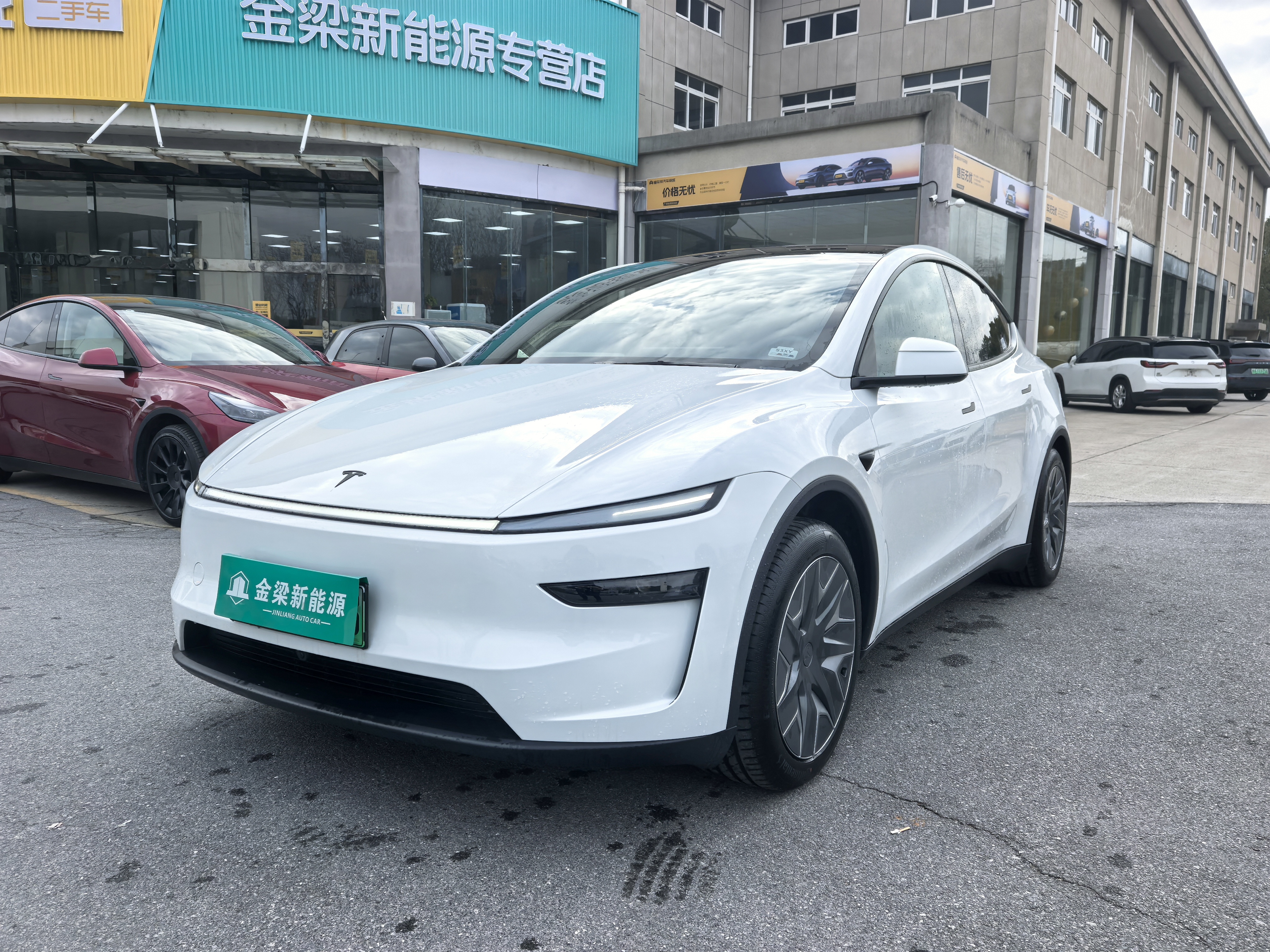 Tesla Model Y L 2025 汽车图片 