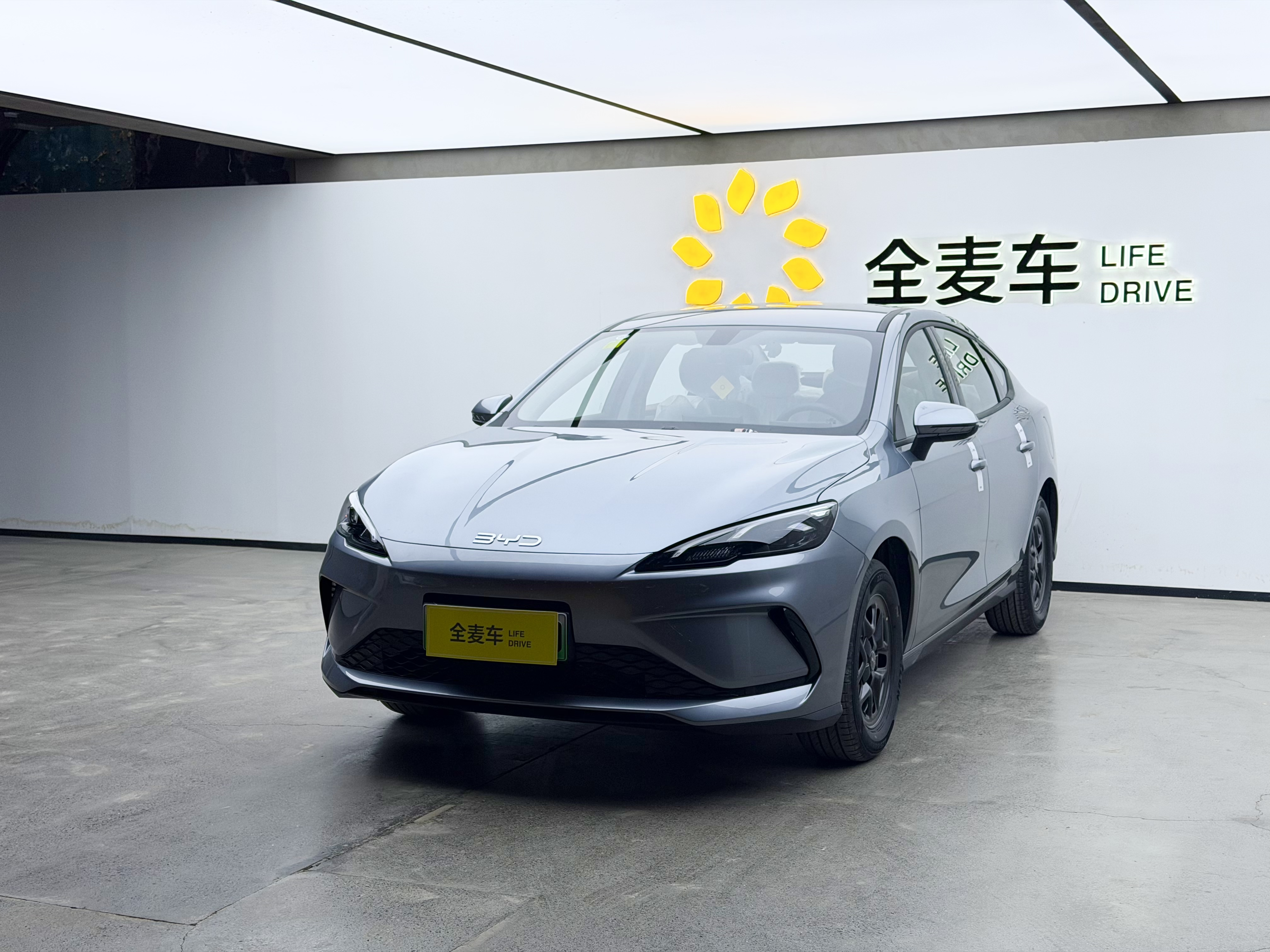 BYD Seal 05 DM-i 2025 car image 