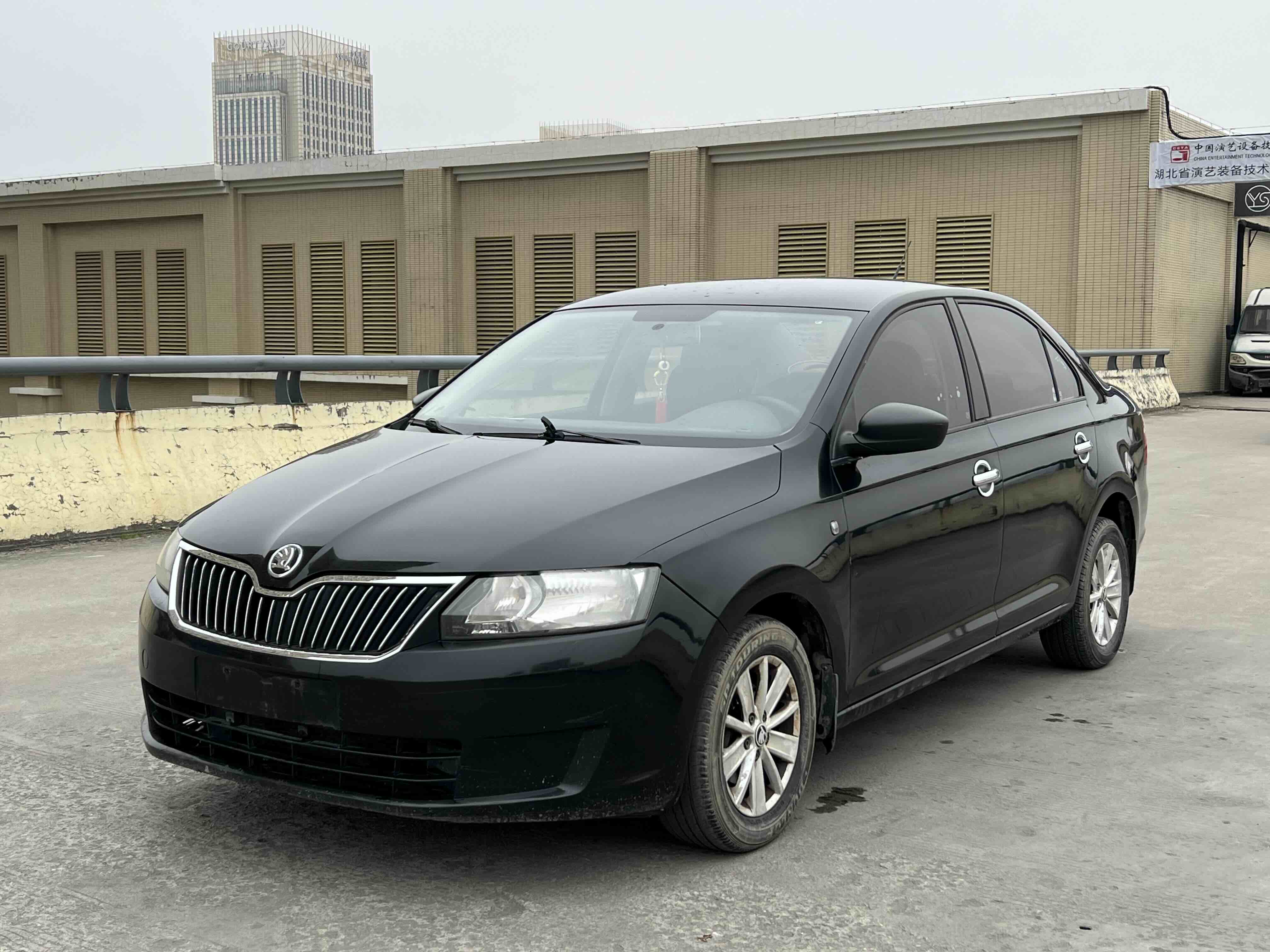 Skoda Rapid 2014 Skoda Rapid 2014 car image