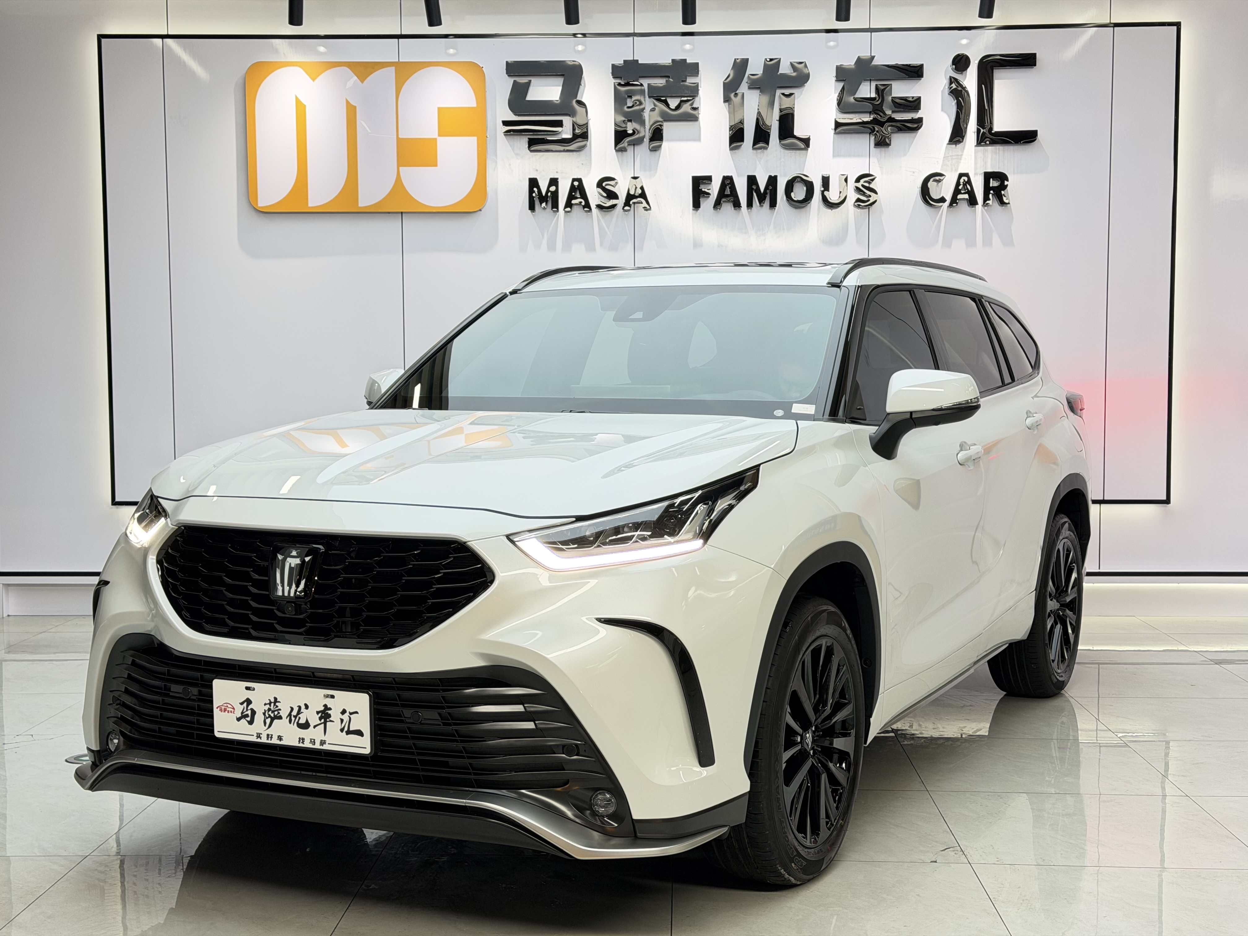 Toyota Crown Kluger 2025 immagine di auto 