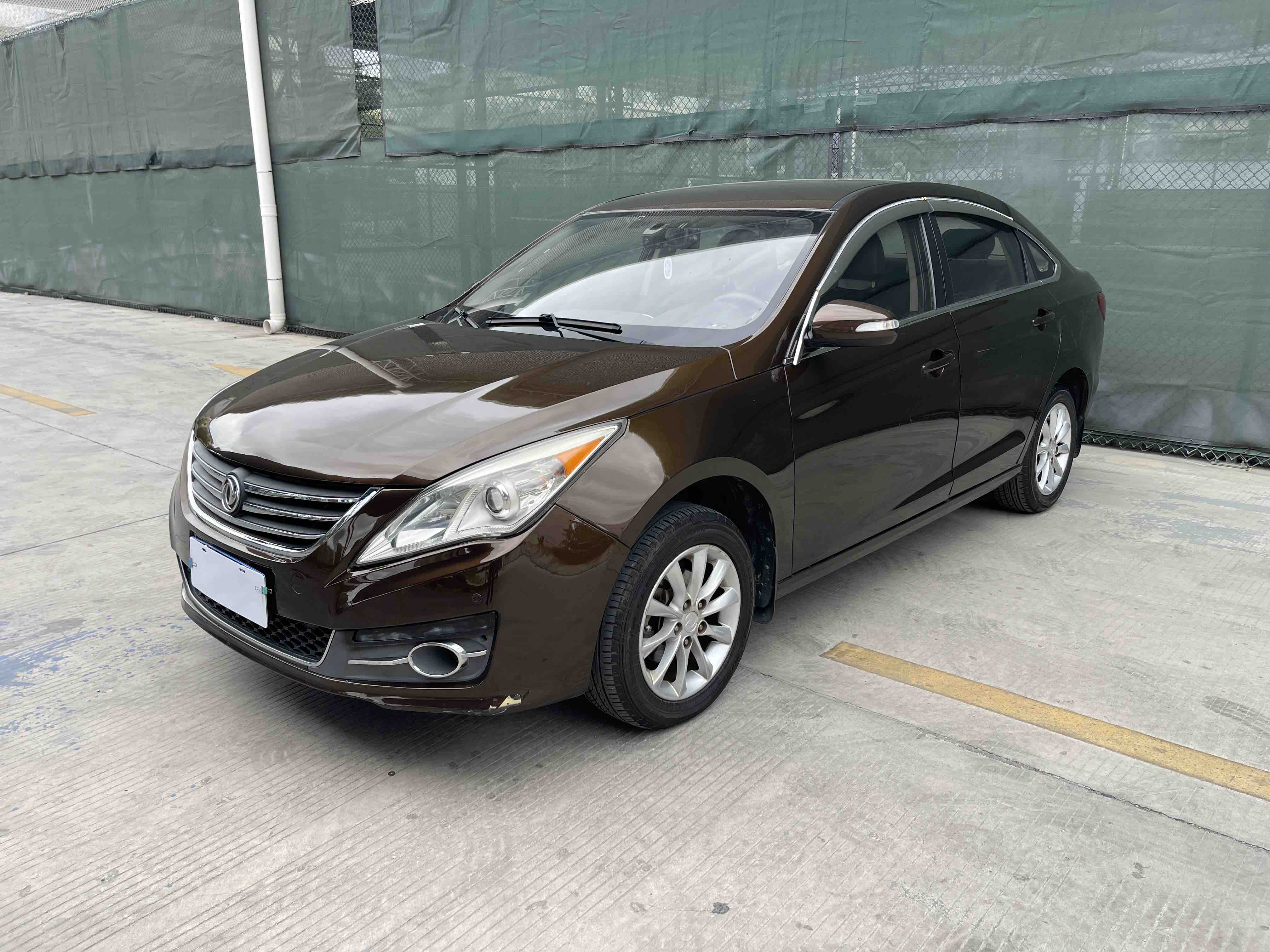 Forthing JOYEAR S50 2014 Forthing JOYEAR S50 2014 immagine di auto