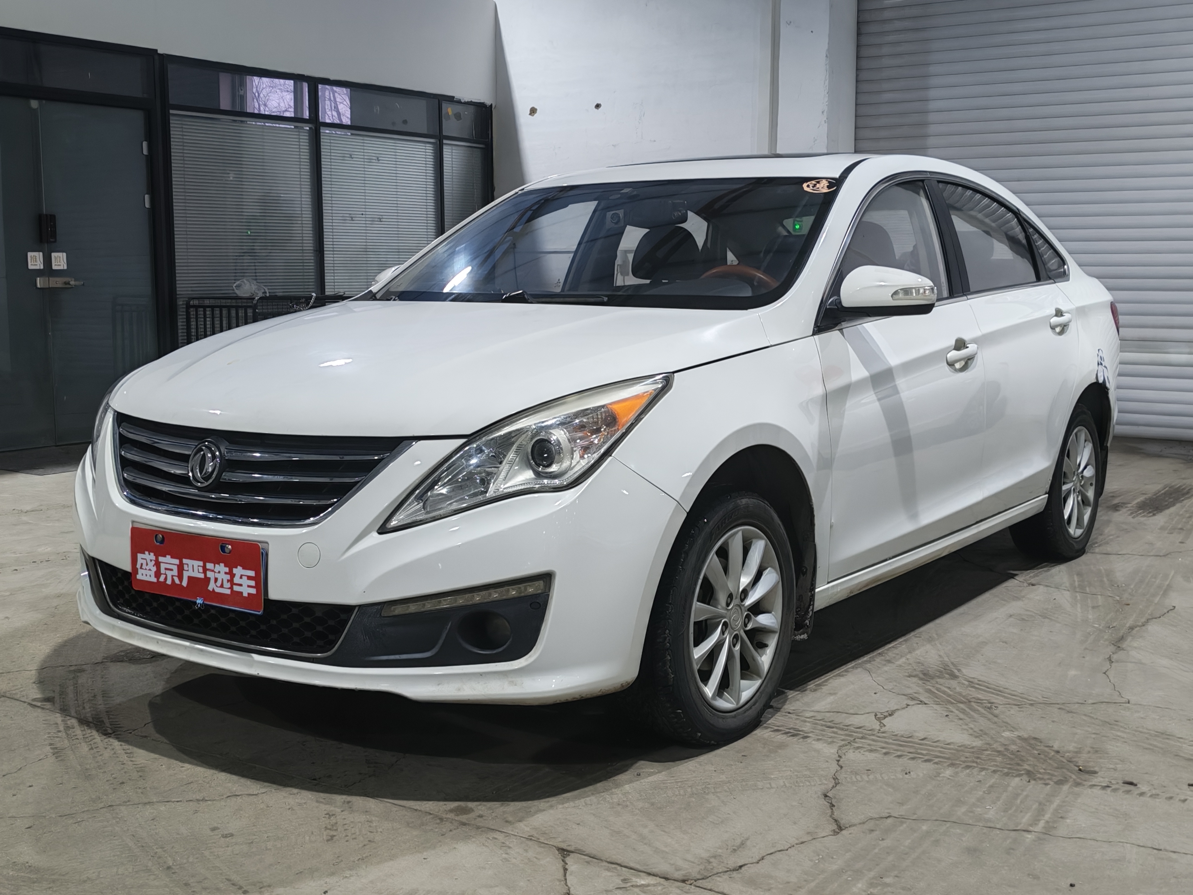 Forthing JOYEAR S50 2015 Forthing JOYEAR S50 2015 immagine di auto