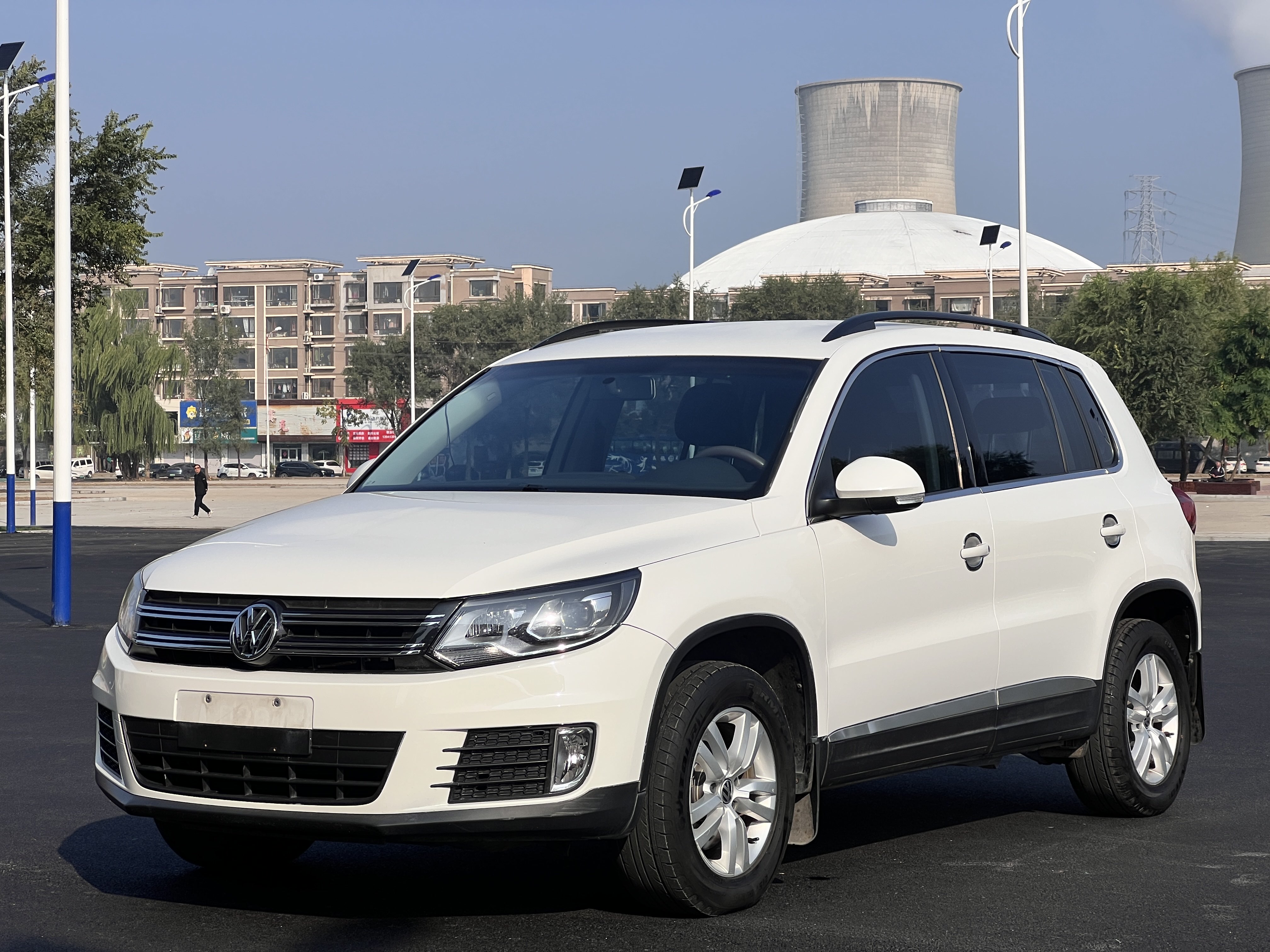 Volkswagen Tiguan 2015 car image 