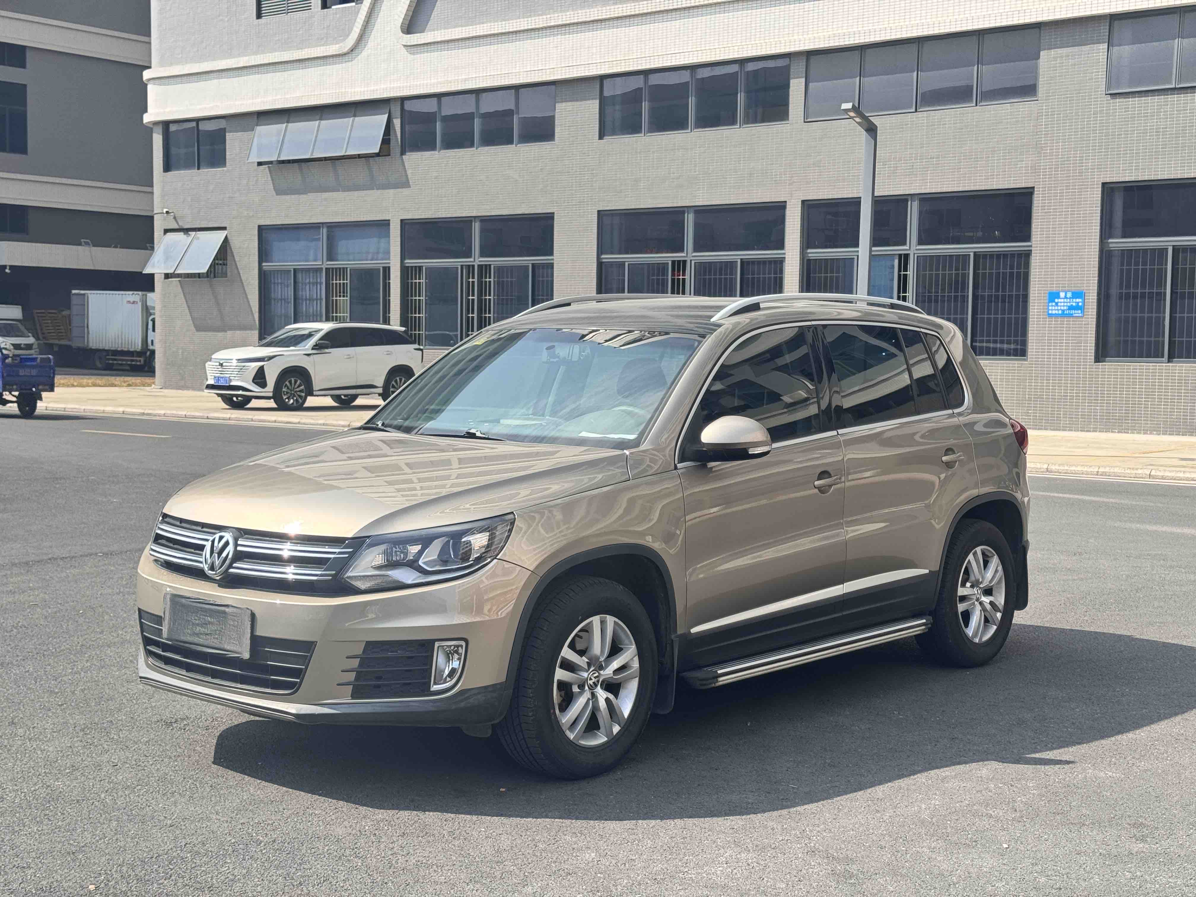 Volkswagen Tiguan 2014 car image 