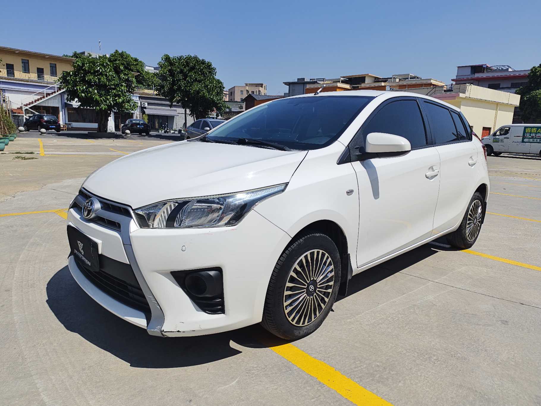 Yaris L Zhixuan 2015 Yaris L Zhixuan 2015 car image