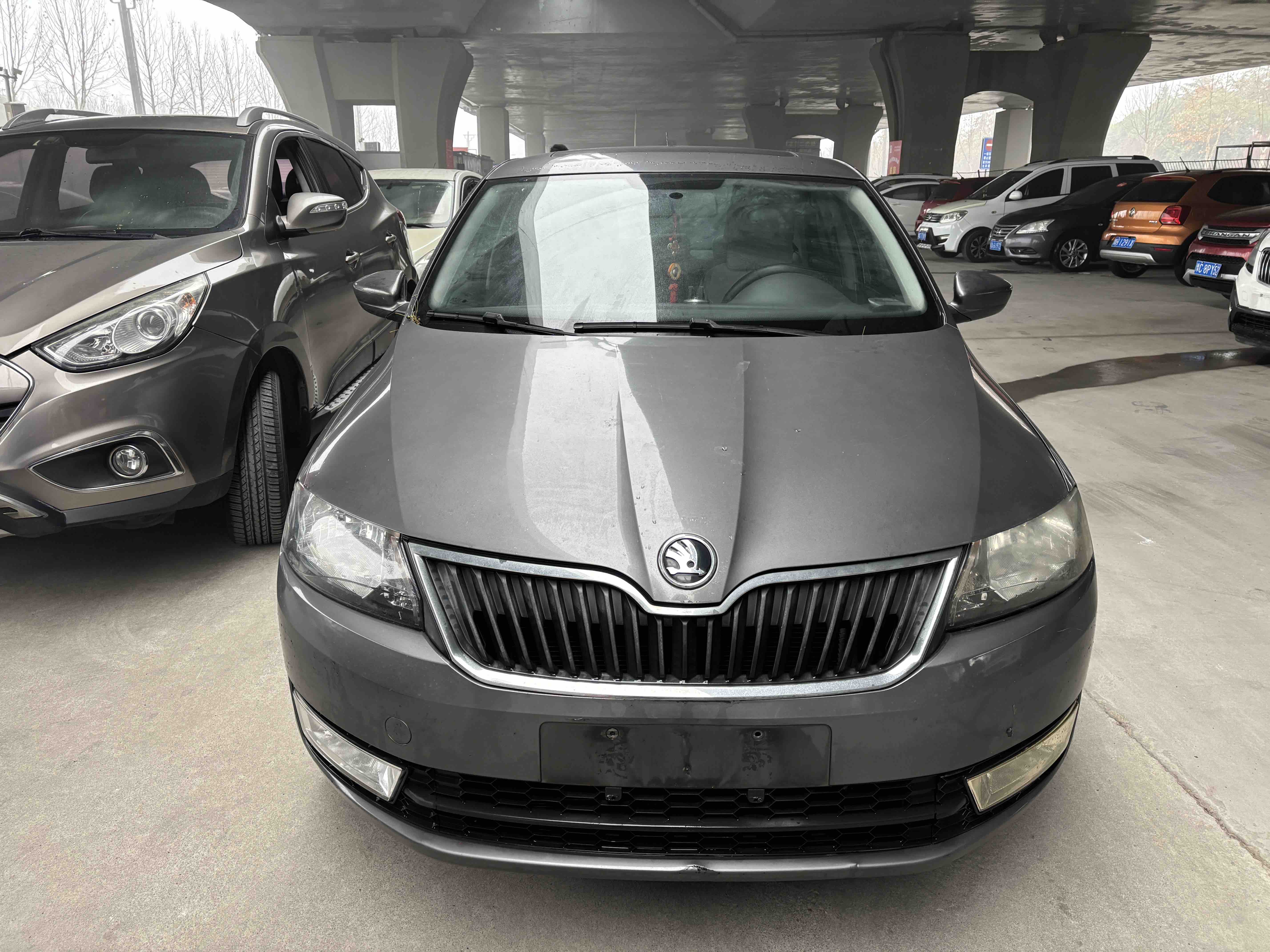 Skoda Rapid 2015 Skoda Rapid 2015 car image