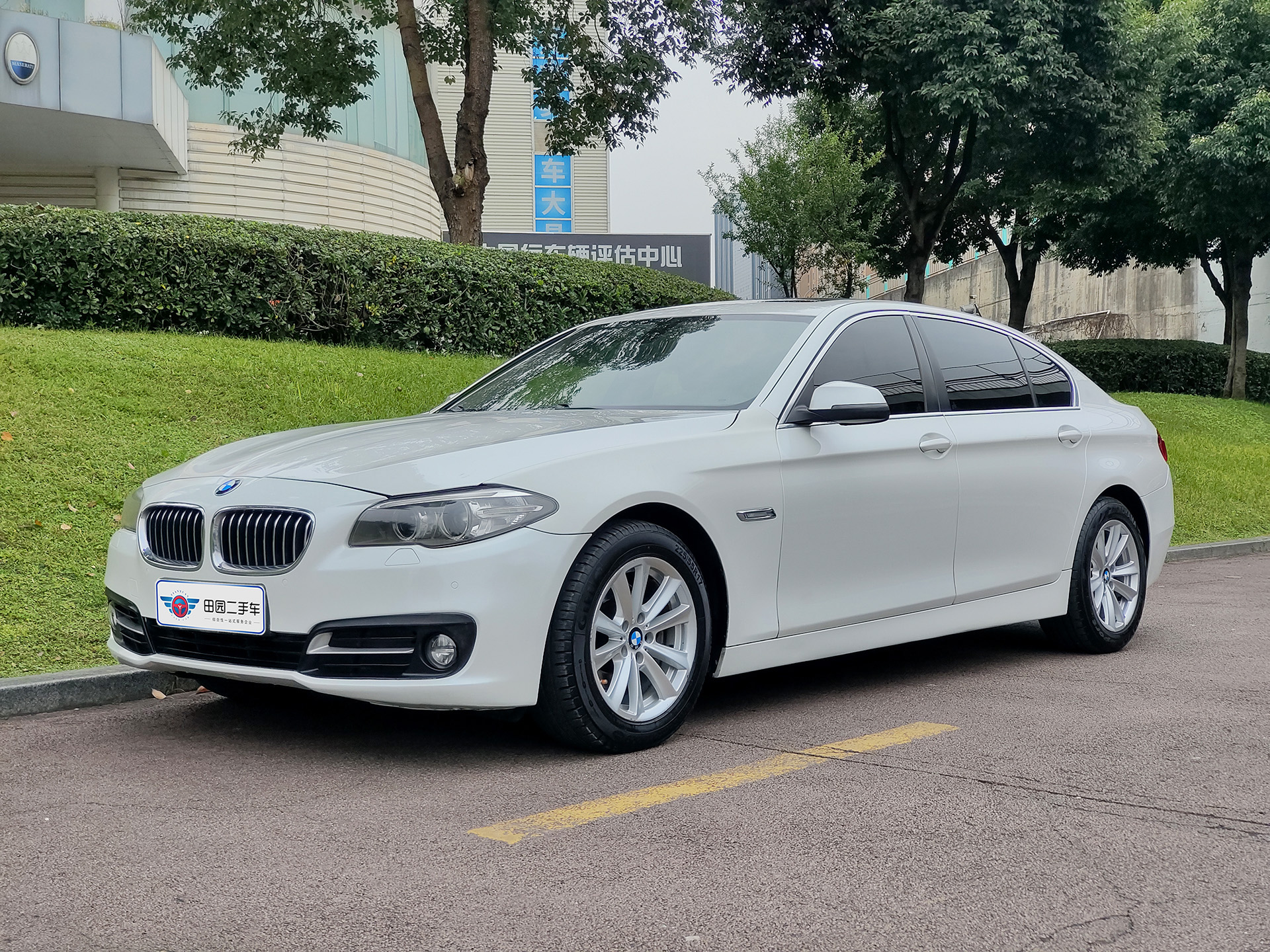 BMW 5 Series 2016 BMW 5 Series 2016 car image