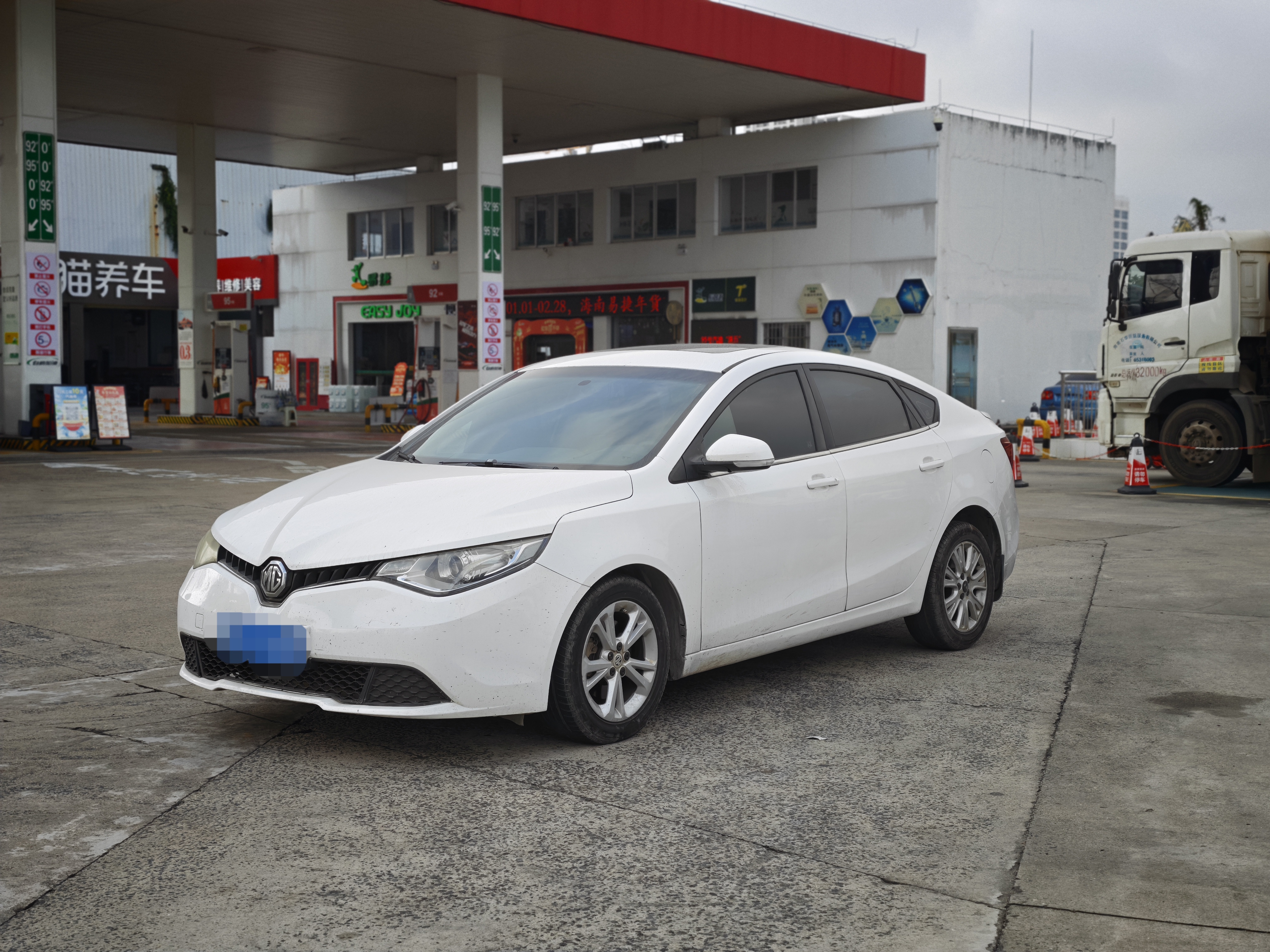 MG GT 2014 MG GT 2014 car image