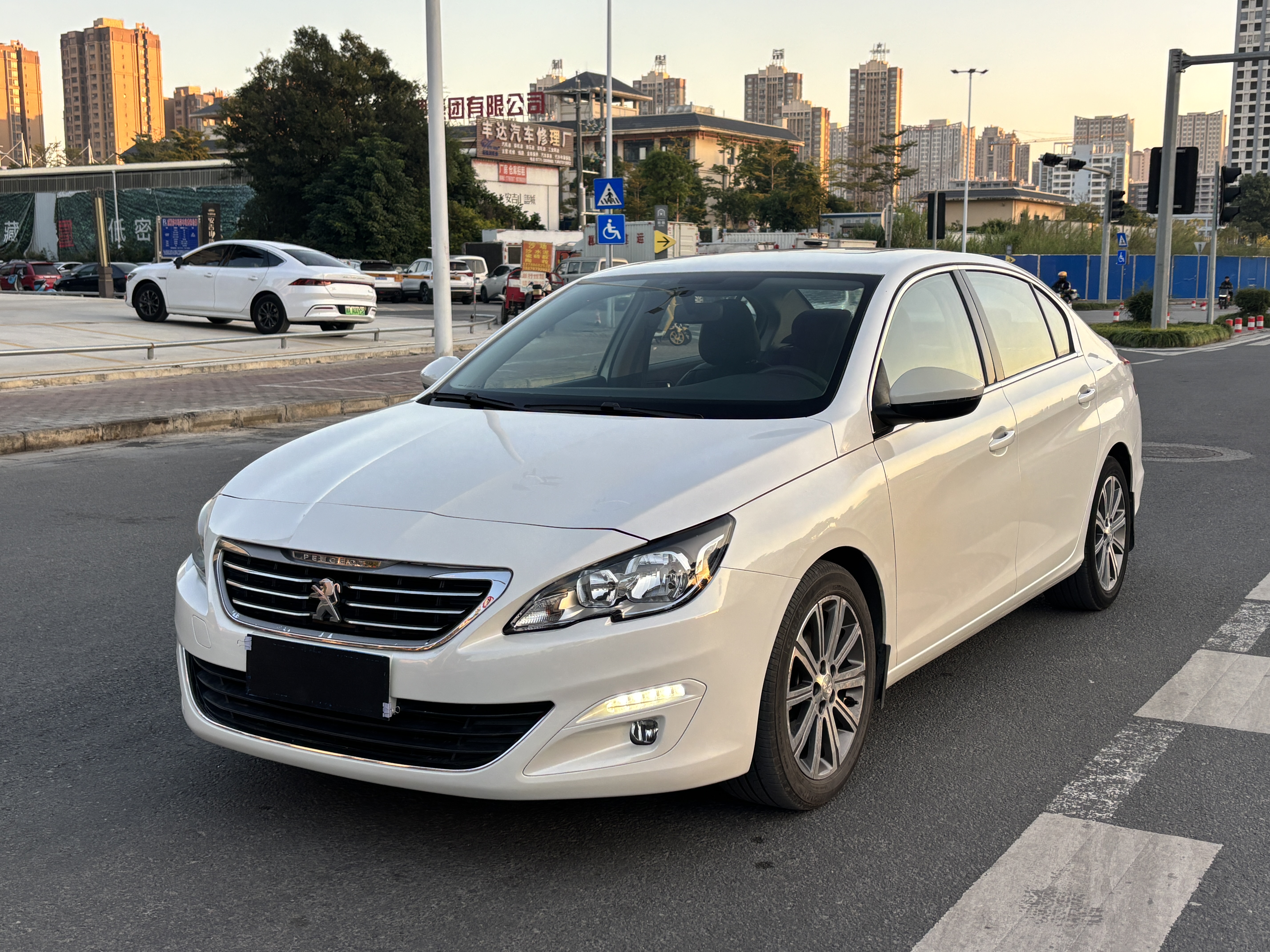 Peugeot 408 2015 car image 