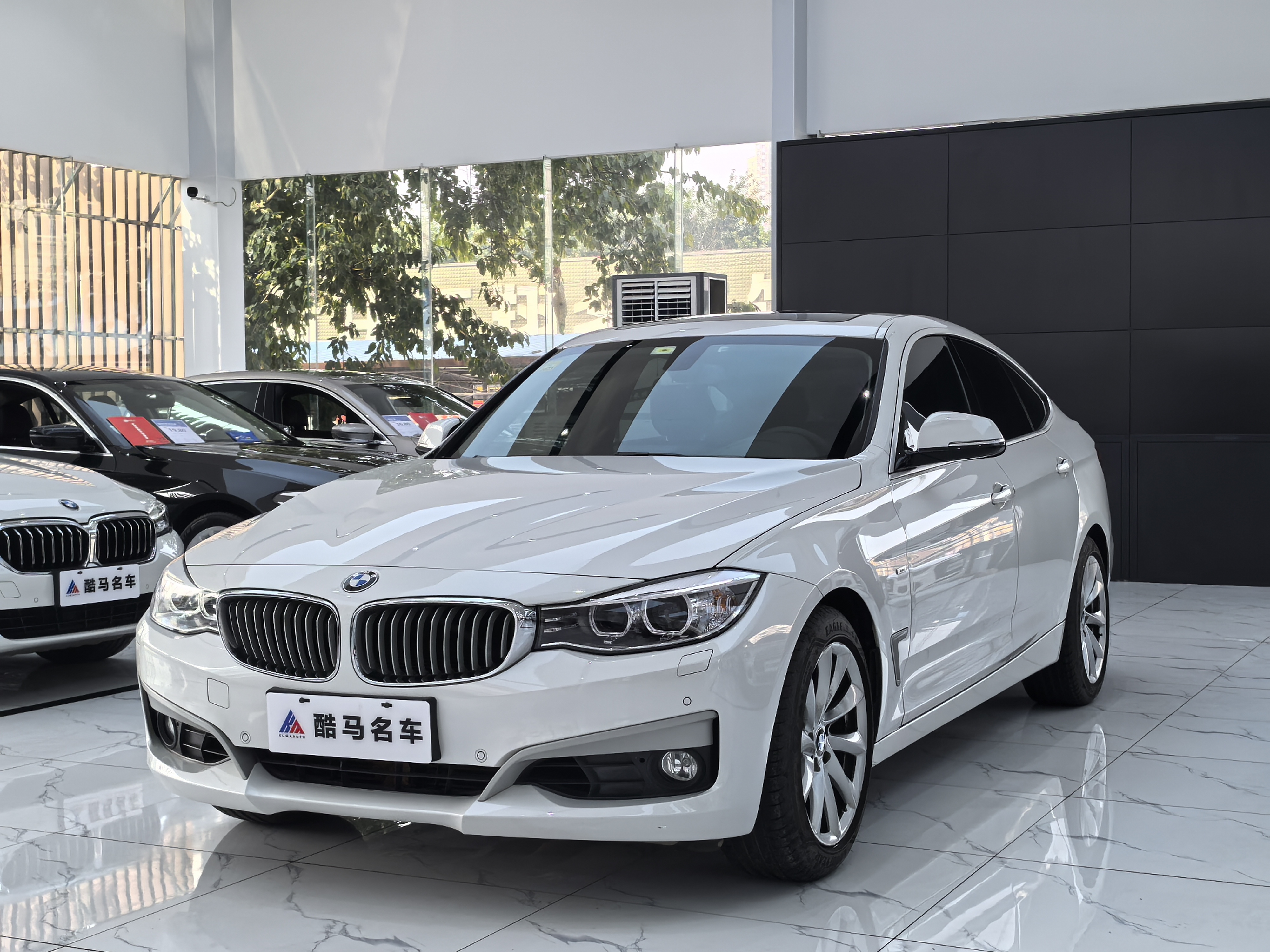 BMW 3 Series GT 2015 BMW 3 Series GT 2015 immagine di auto