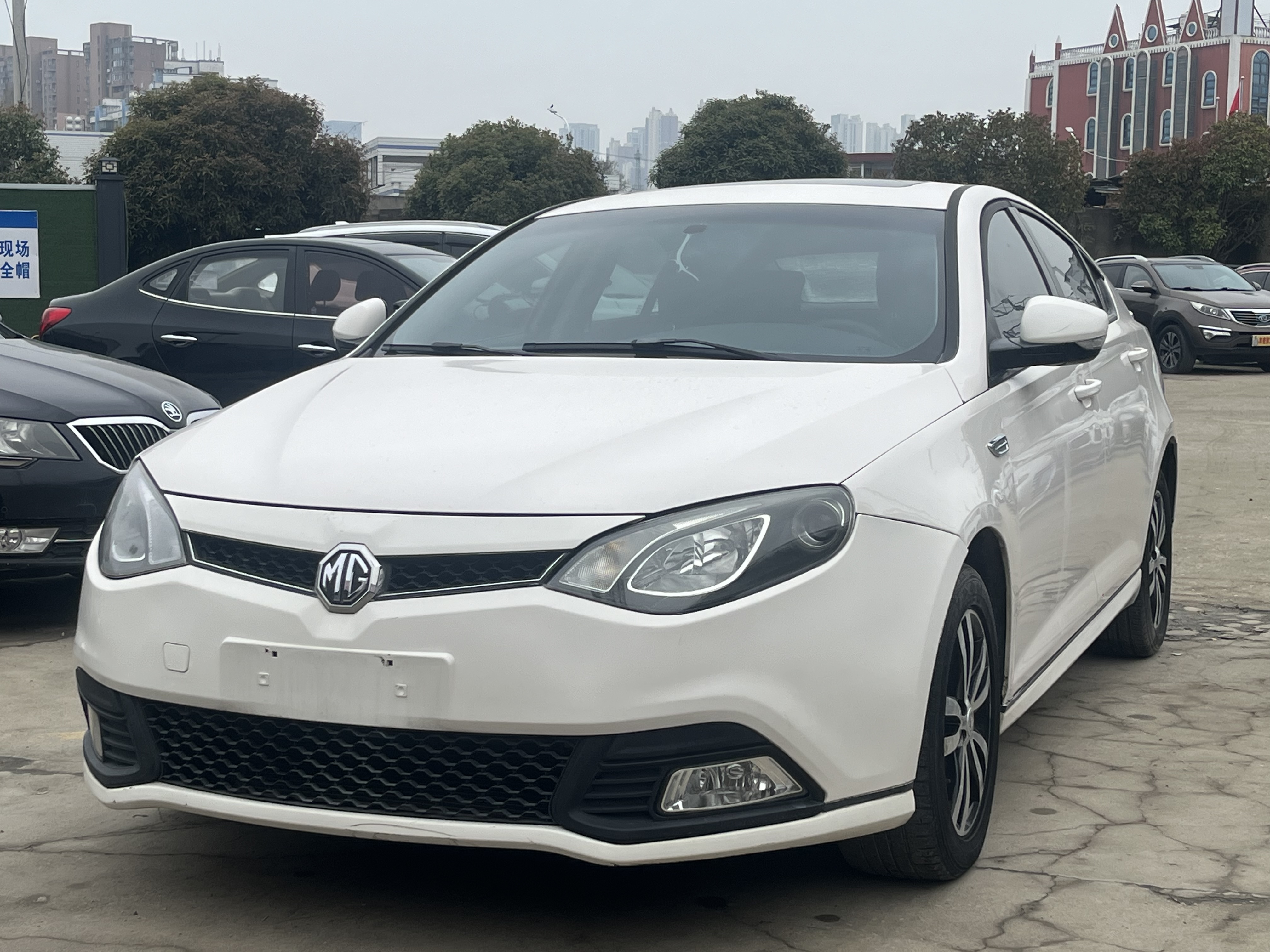 MG 6 2015 immagine di auto 