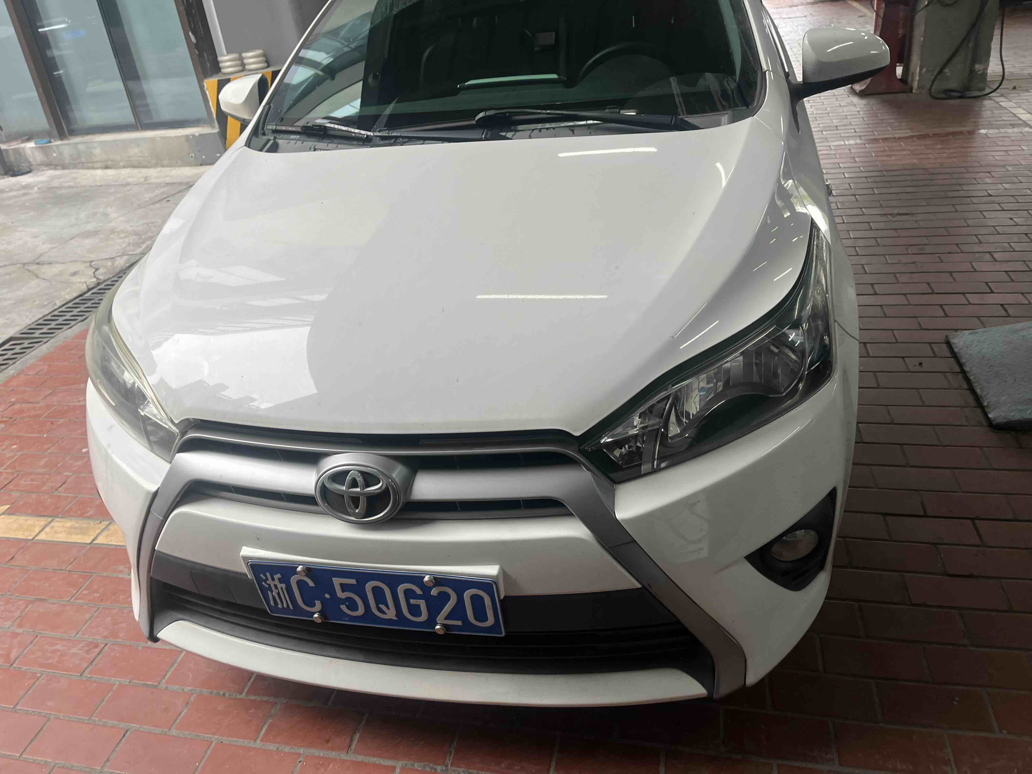 Yaris L Zhixuan 2014 Yaris L Zhixuan 2014 car image