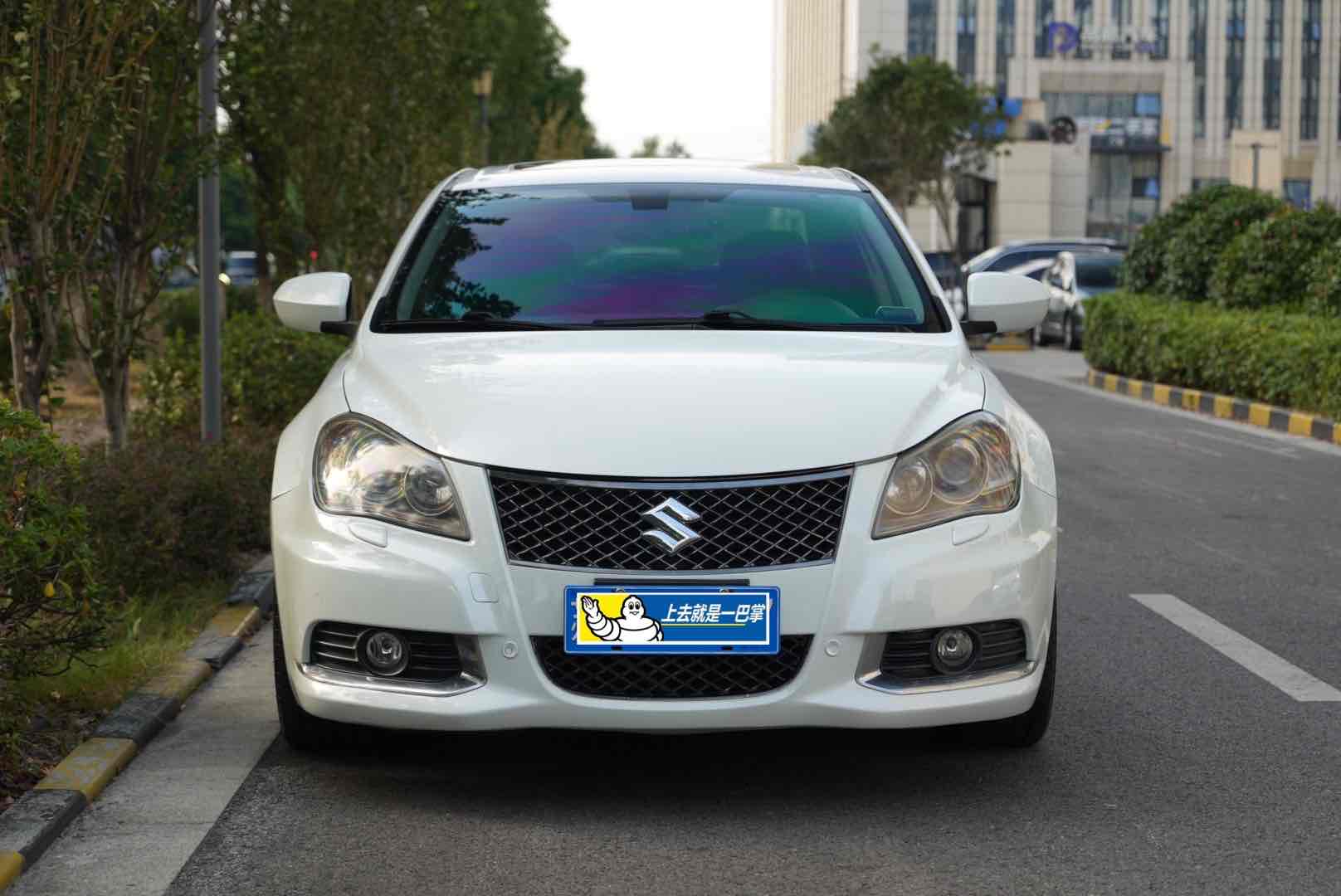 Suzuki Kizashi 2011 image de voiture 