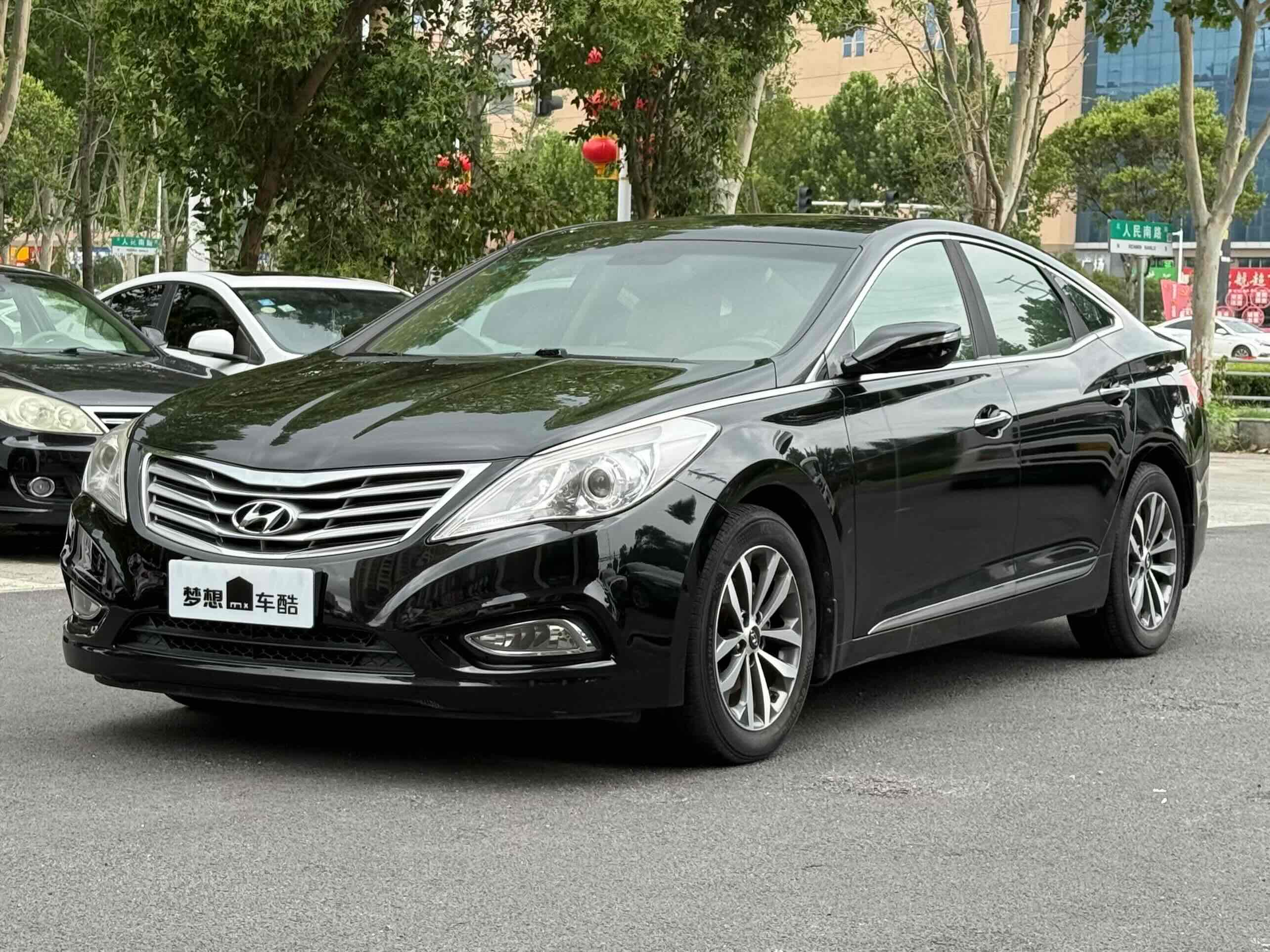 Hyundai Azera 2012 car image 