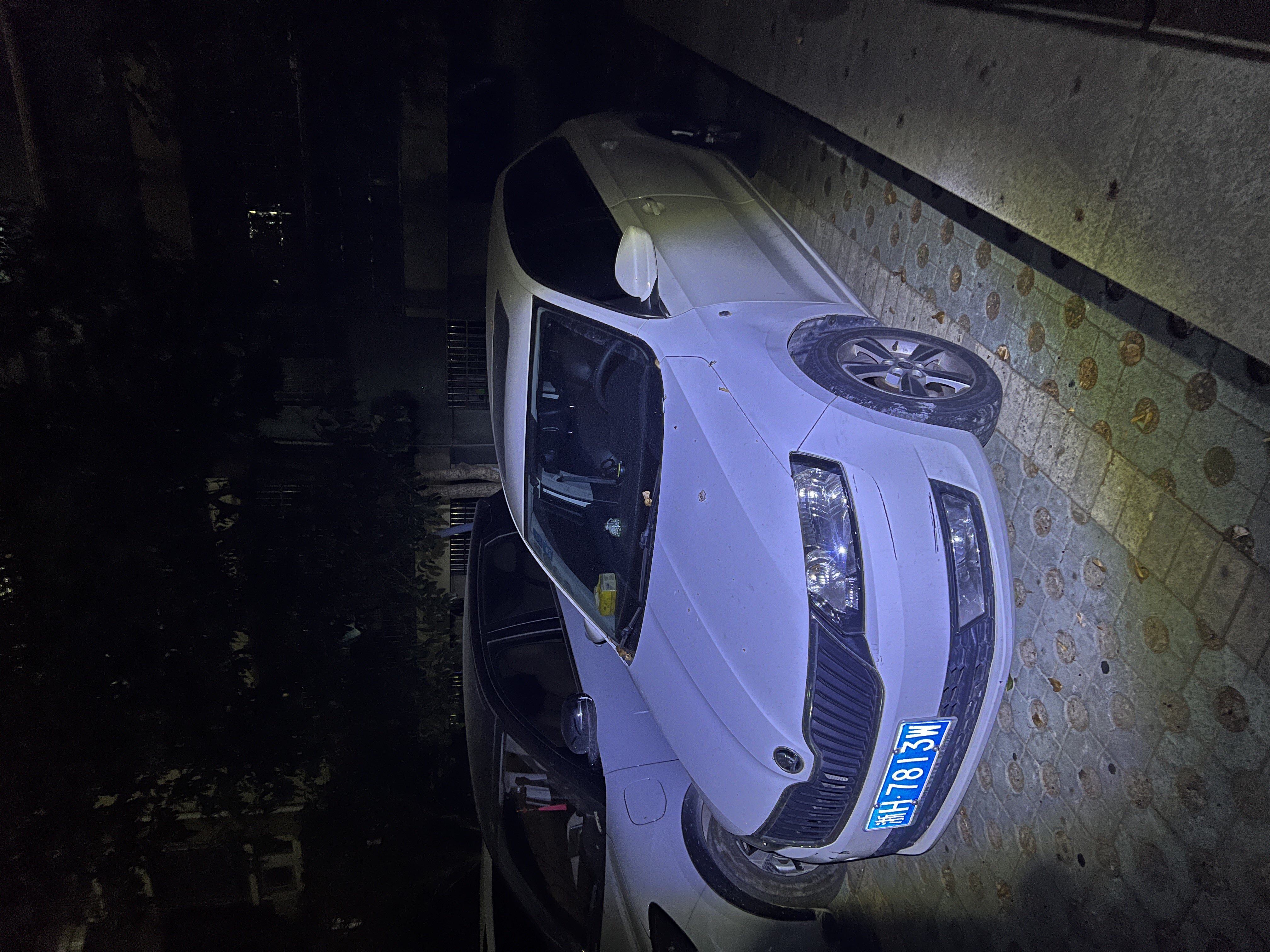 Skoda Rapid Spaceback 2015 Skoda Rapid Spaceback 2015 car image