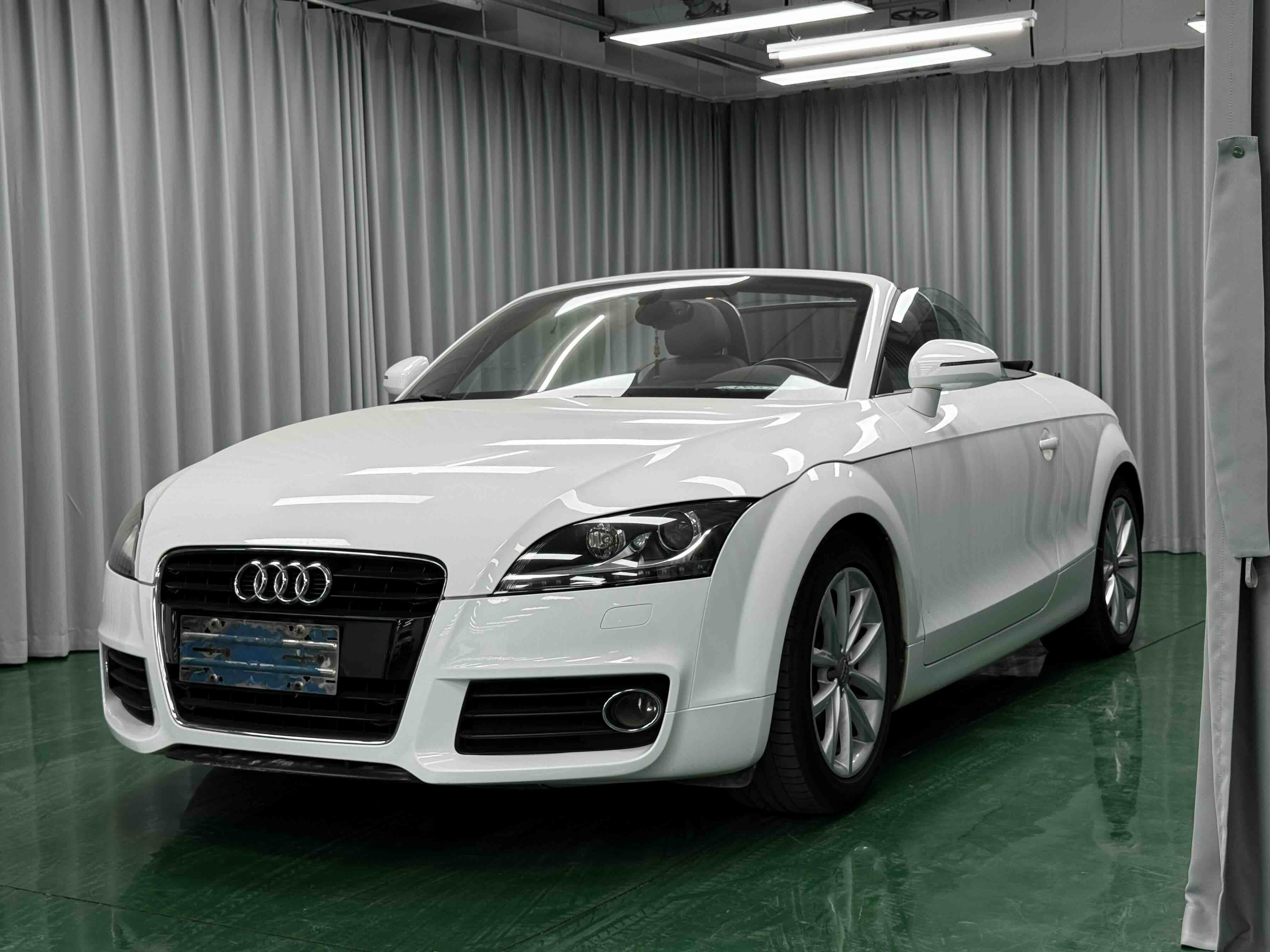 Audi TT 2011 Audi TT 2011 car image