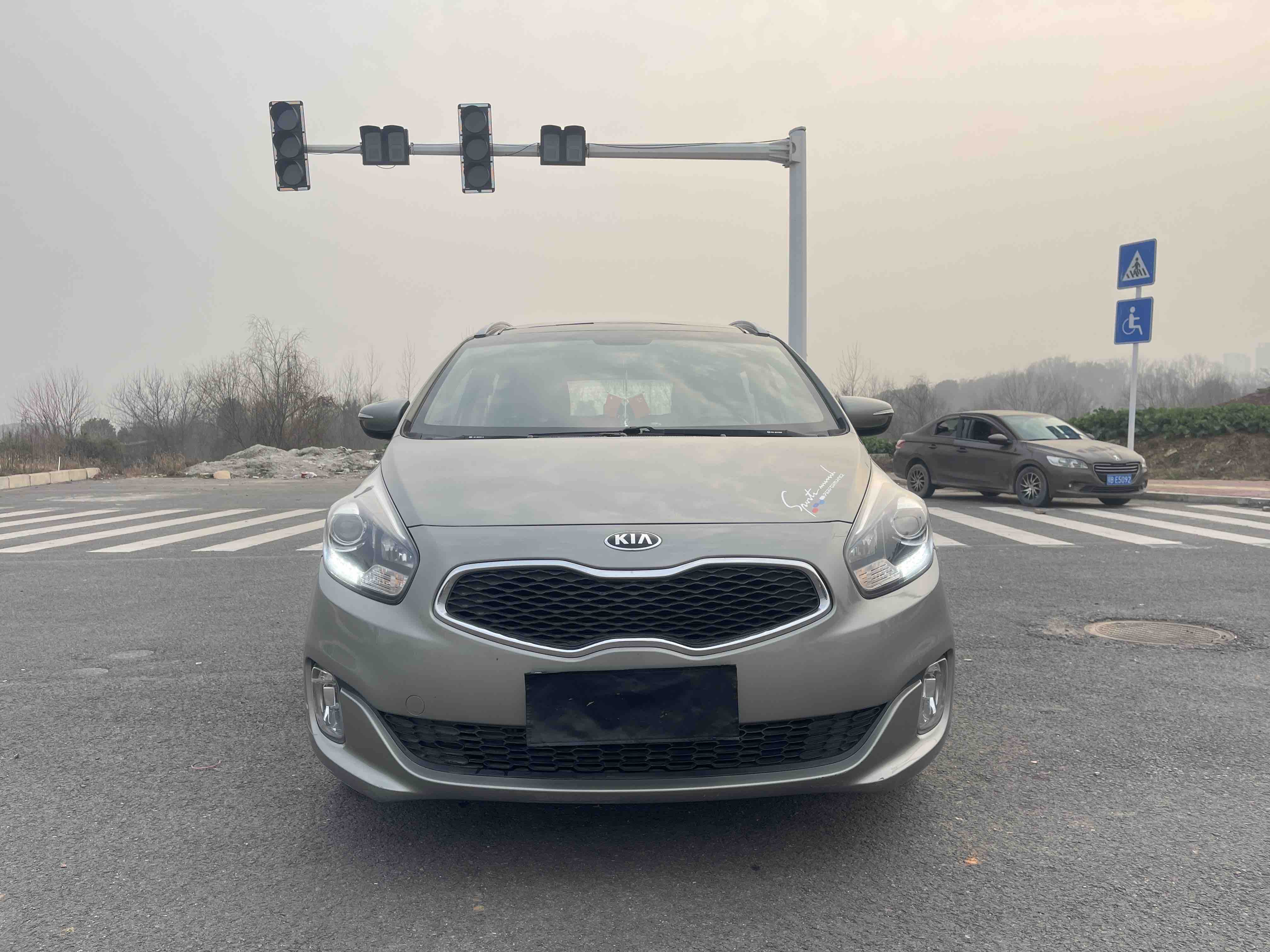 Kia Carens 2016 汽车图片 