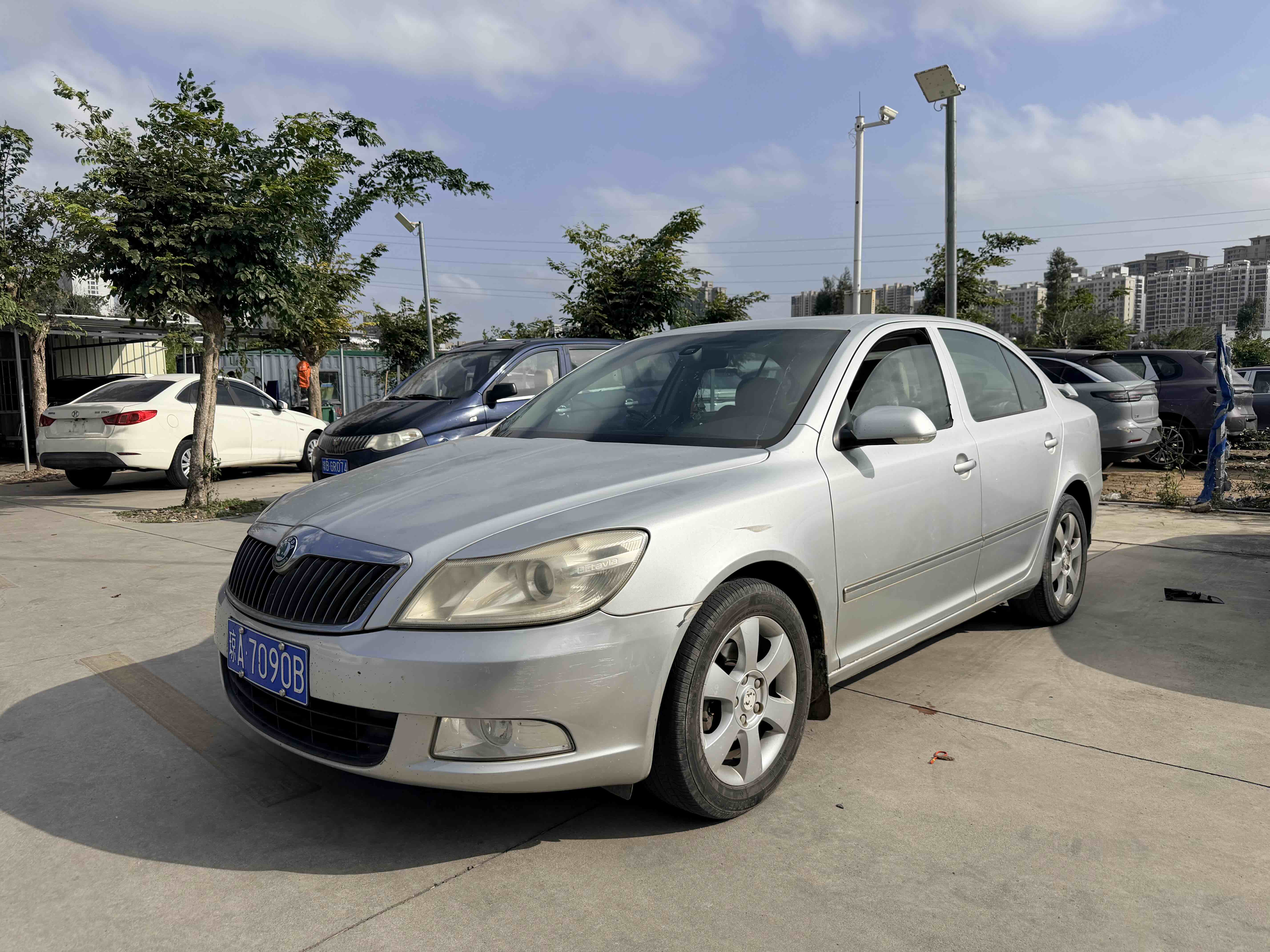 Skoda Octavia 2011 Skoda Octavia 2011 car image