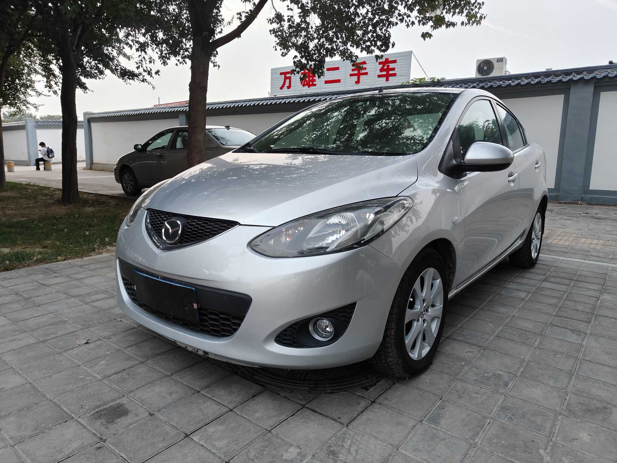 Mazda 2 Sedan 2010 汽车图片 