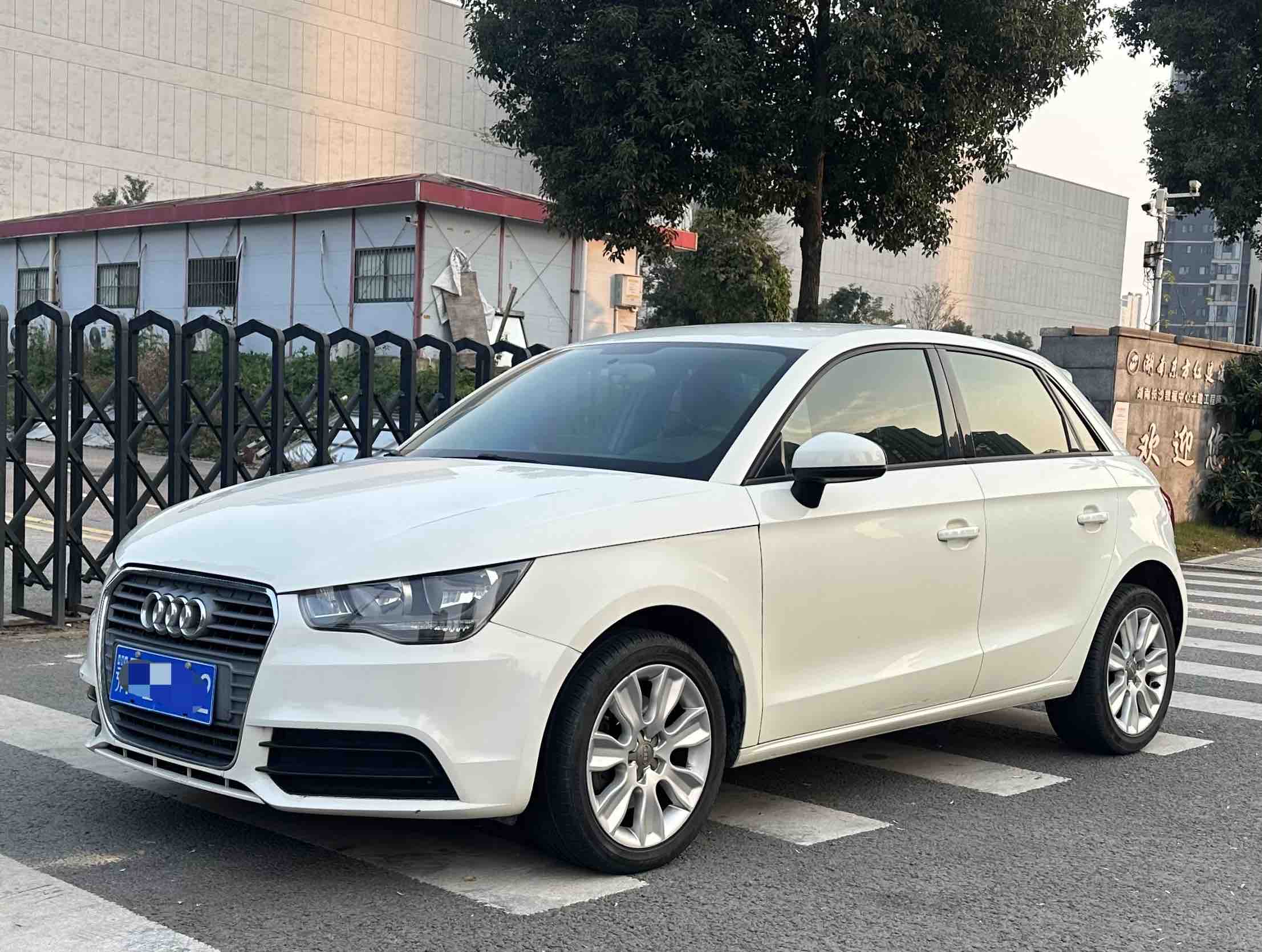 Audi A1 2014 car image 