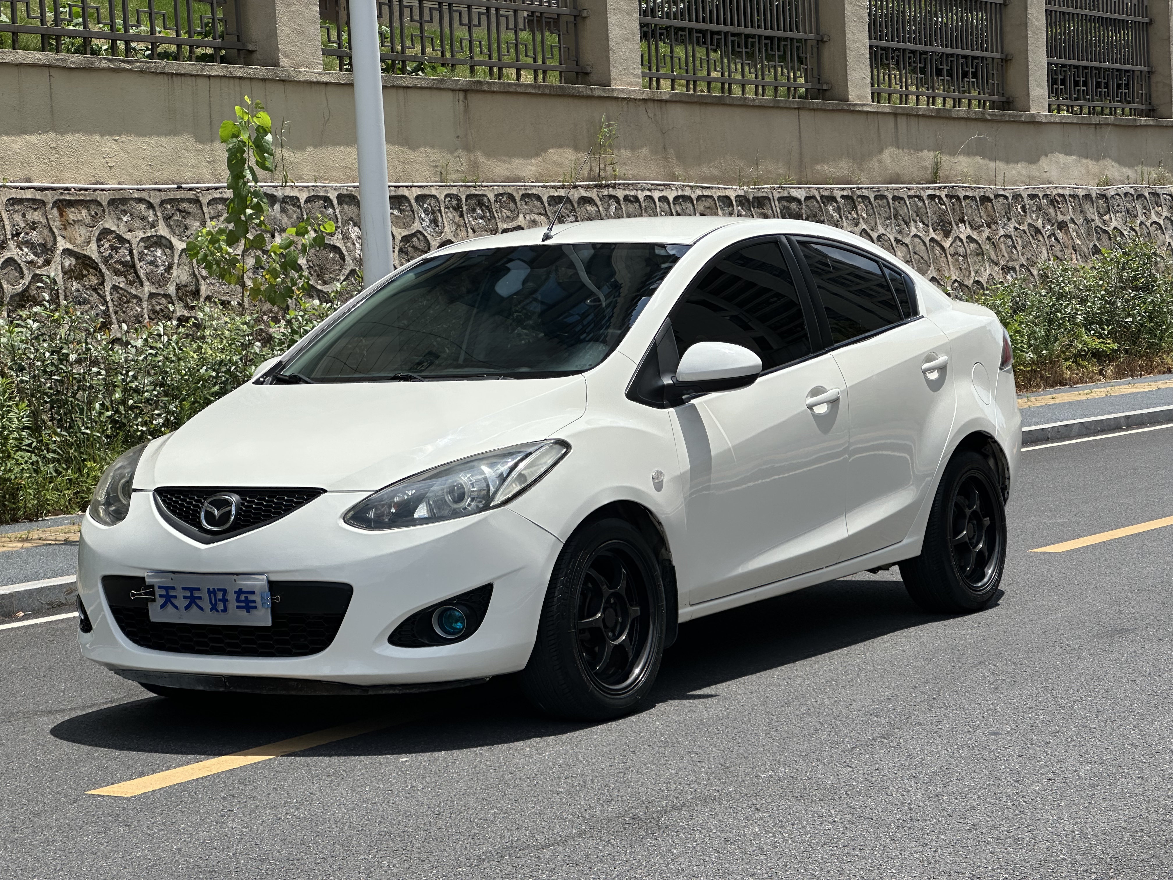 Mazda 2 Sedan 2011 汽车图片 