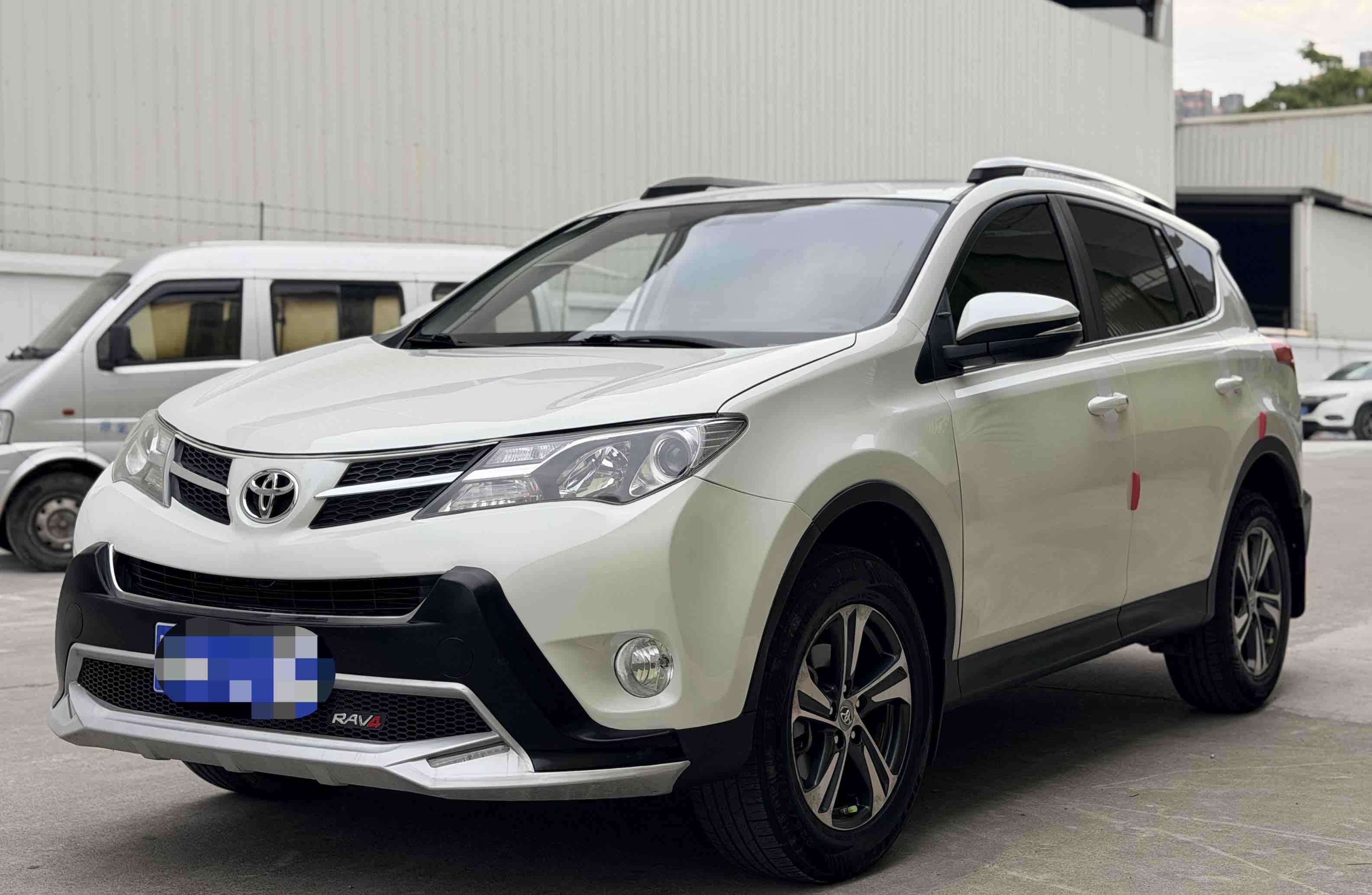 Toyota RAV4 2015 car image 