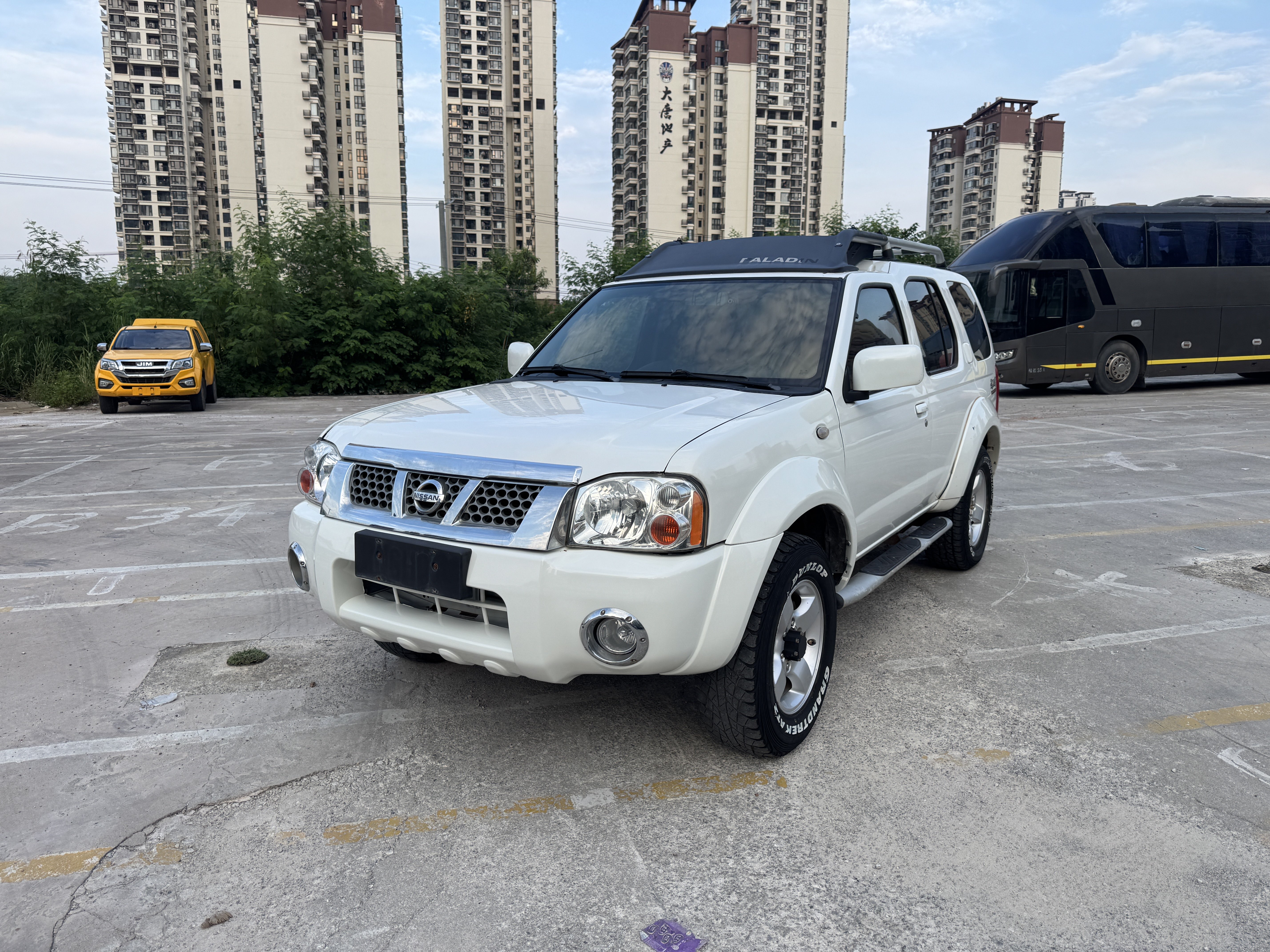 Nissan Paladin 2016 汽车图片 