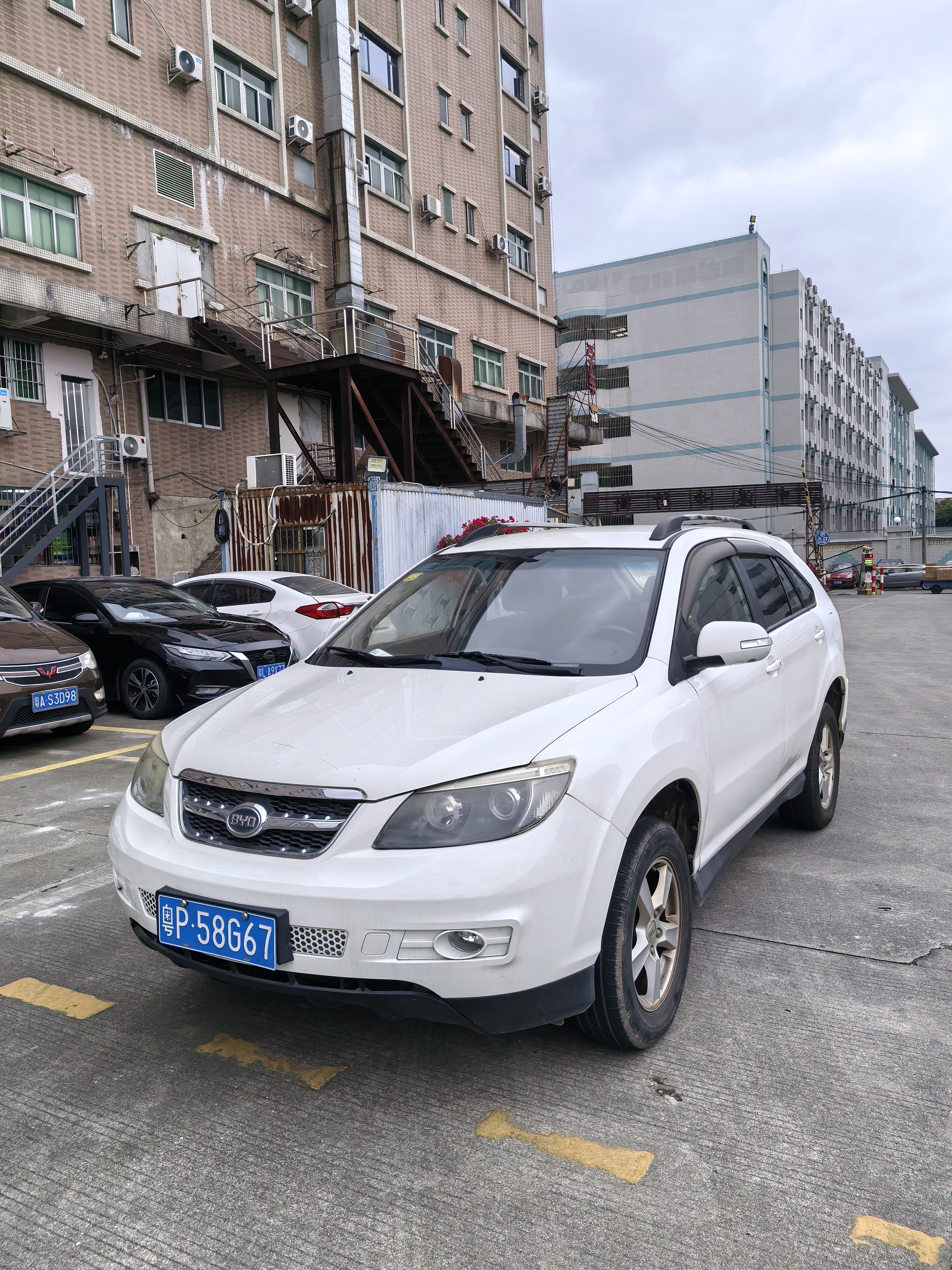 BYD S6 2015 car image 