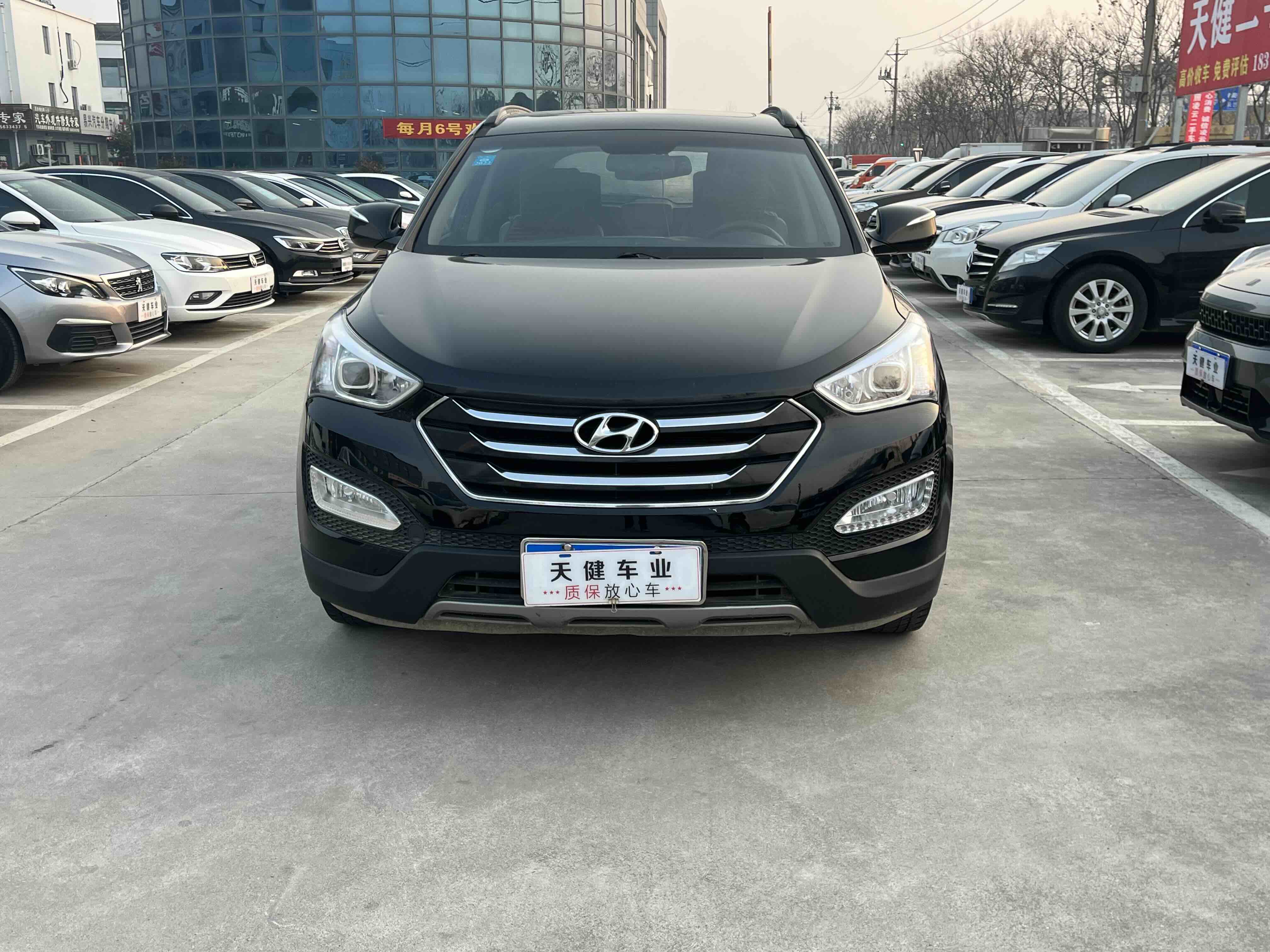 Hyundai Santa Fe 2013 car image 