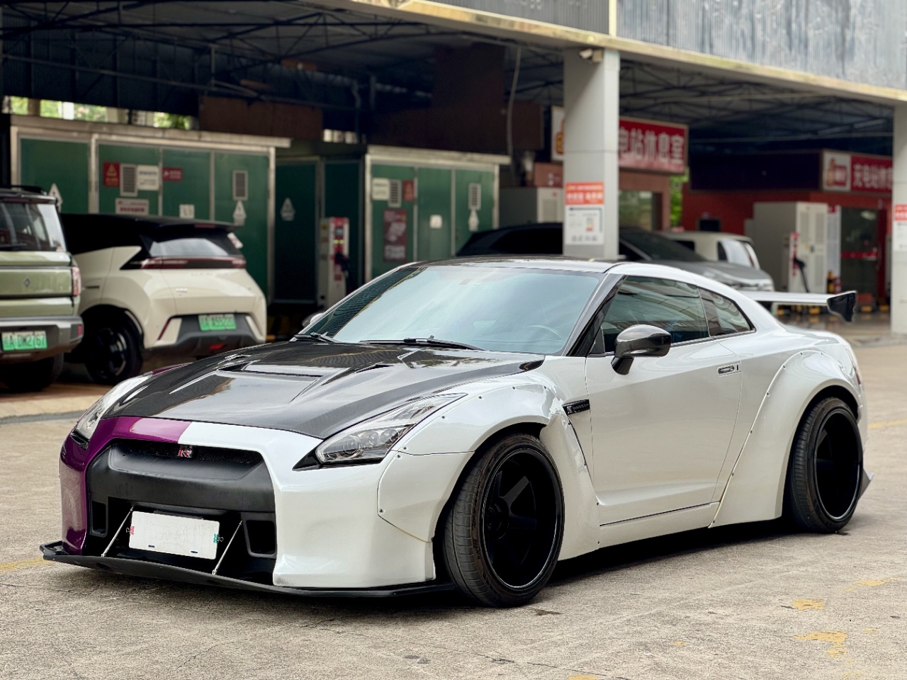Nissan GT-R 2010 汽车图片 