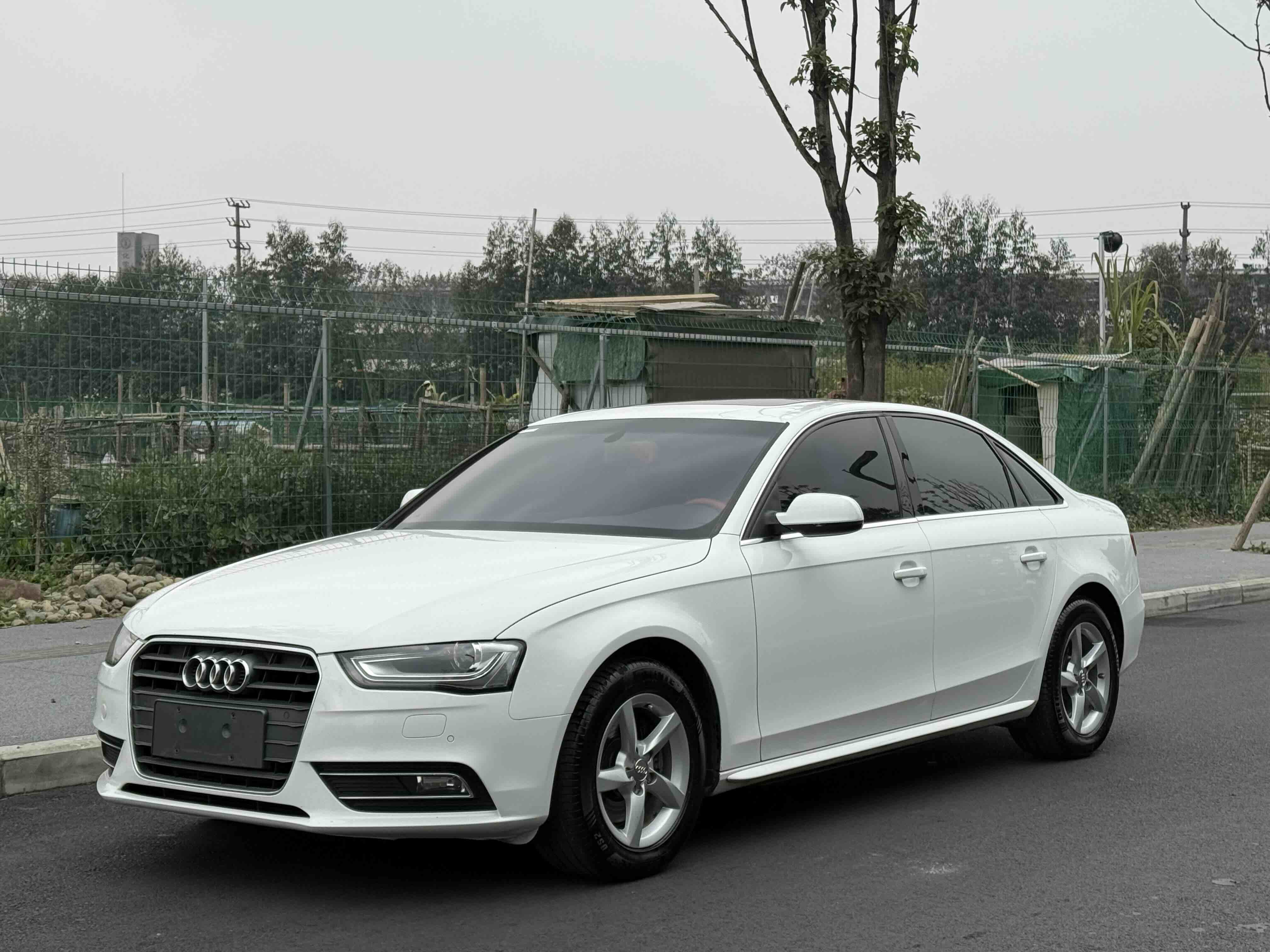 Audi A4L 2015 Audi A4L 2015 car image