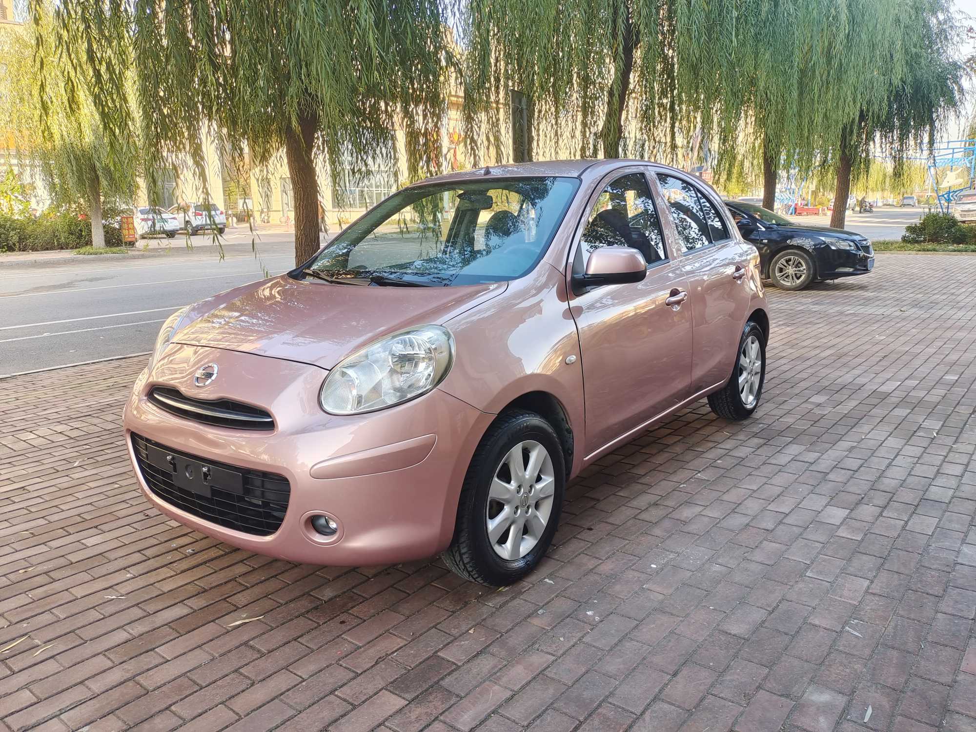 Nissan March 2015 汽车图片 