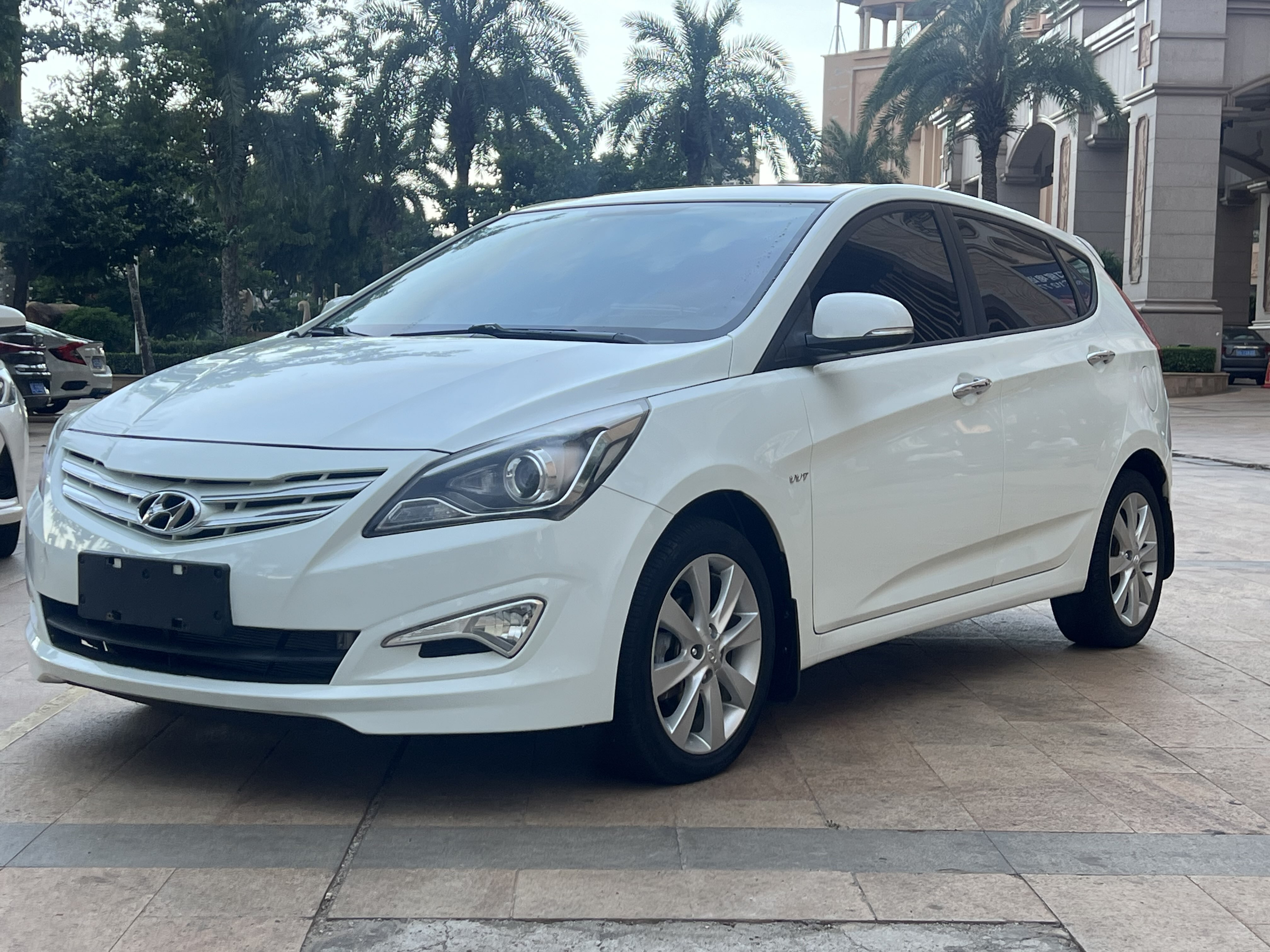 Hyundai Reina Hatchback 2014 Hyundai Reina Hatchback 2014 car image