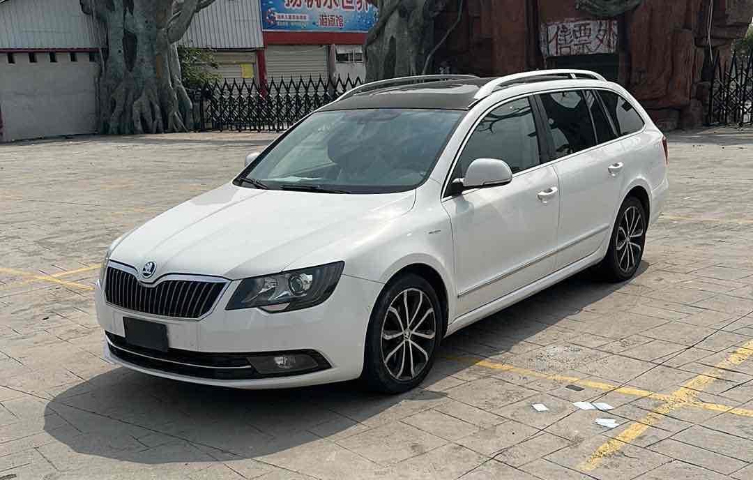 Skoda Superb Combi 2014 صورة سيارة 