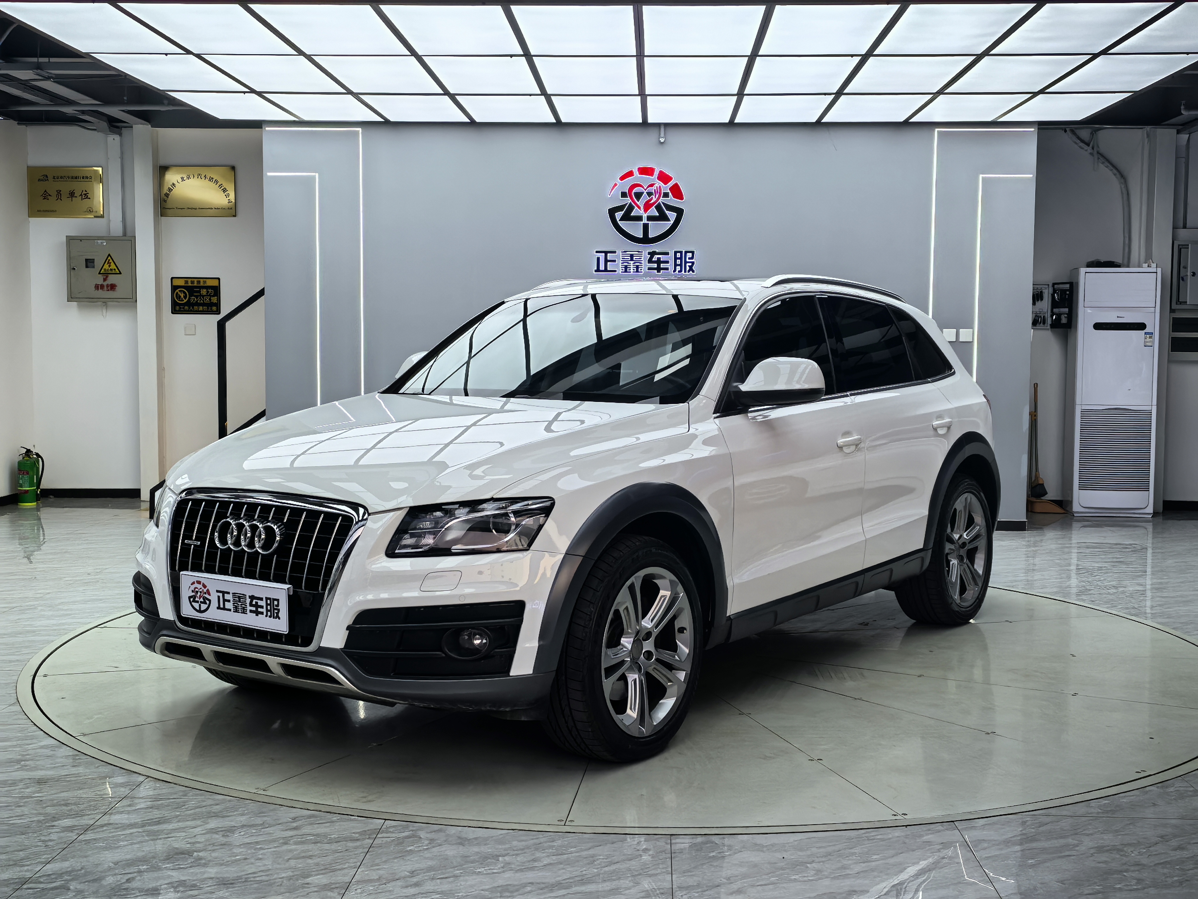 Audi Q5 (Imported) 2011 car image 