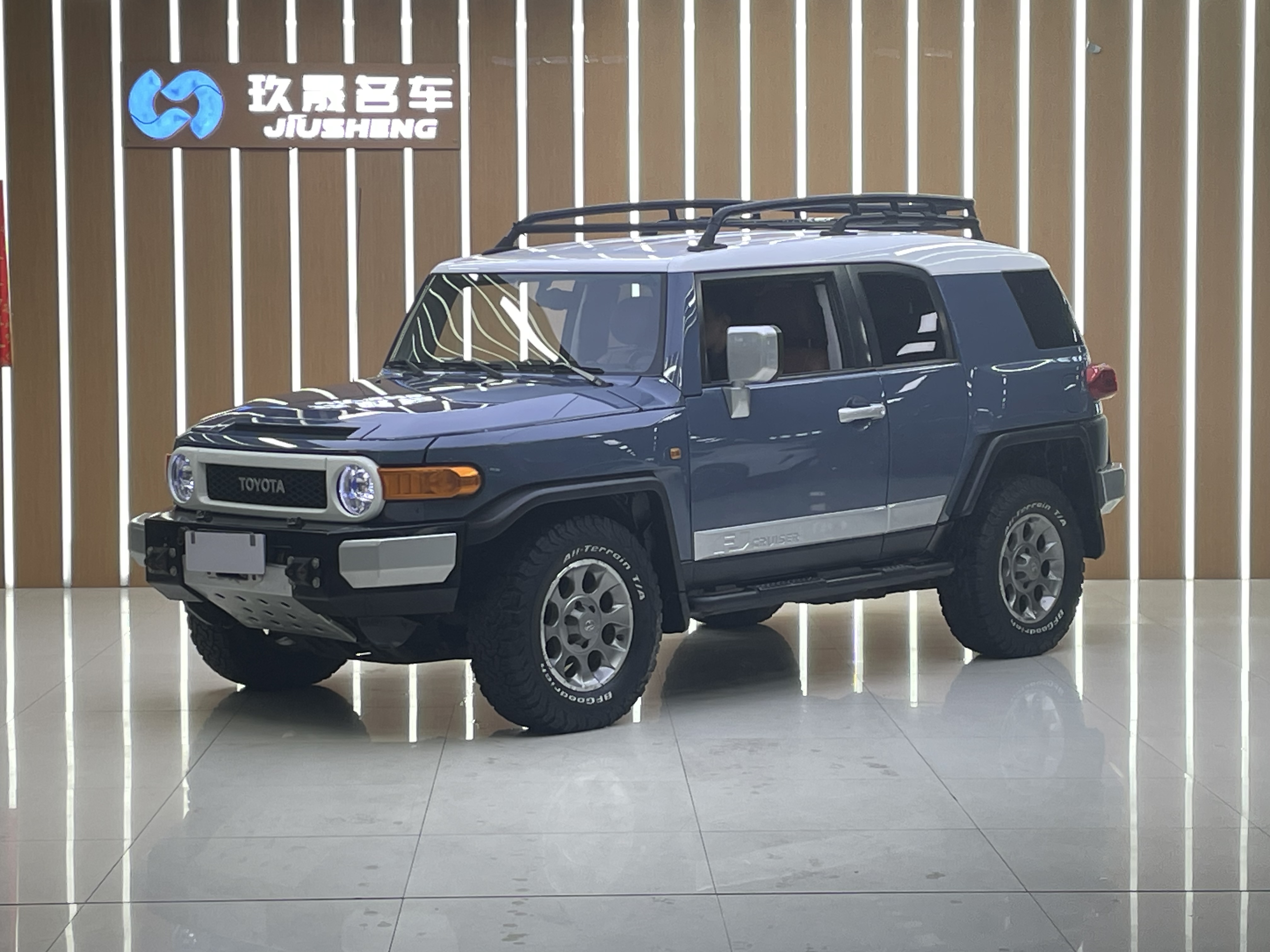Toyota FJ Cruiser 2012 car image 